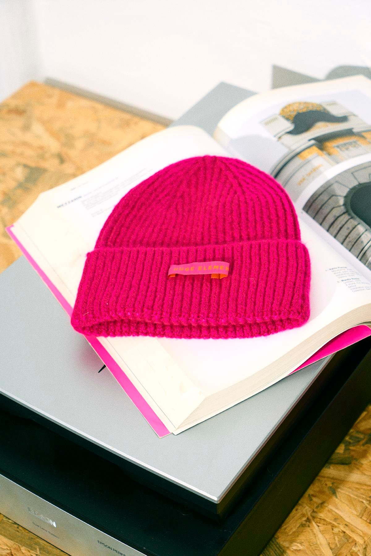 Huge Beanie Small Tag Dark Pink