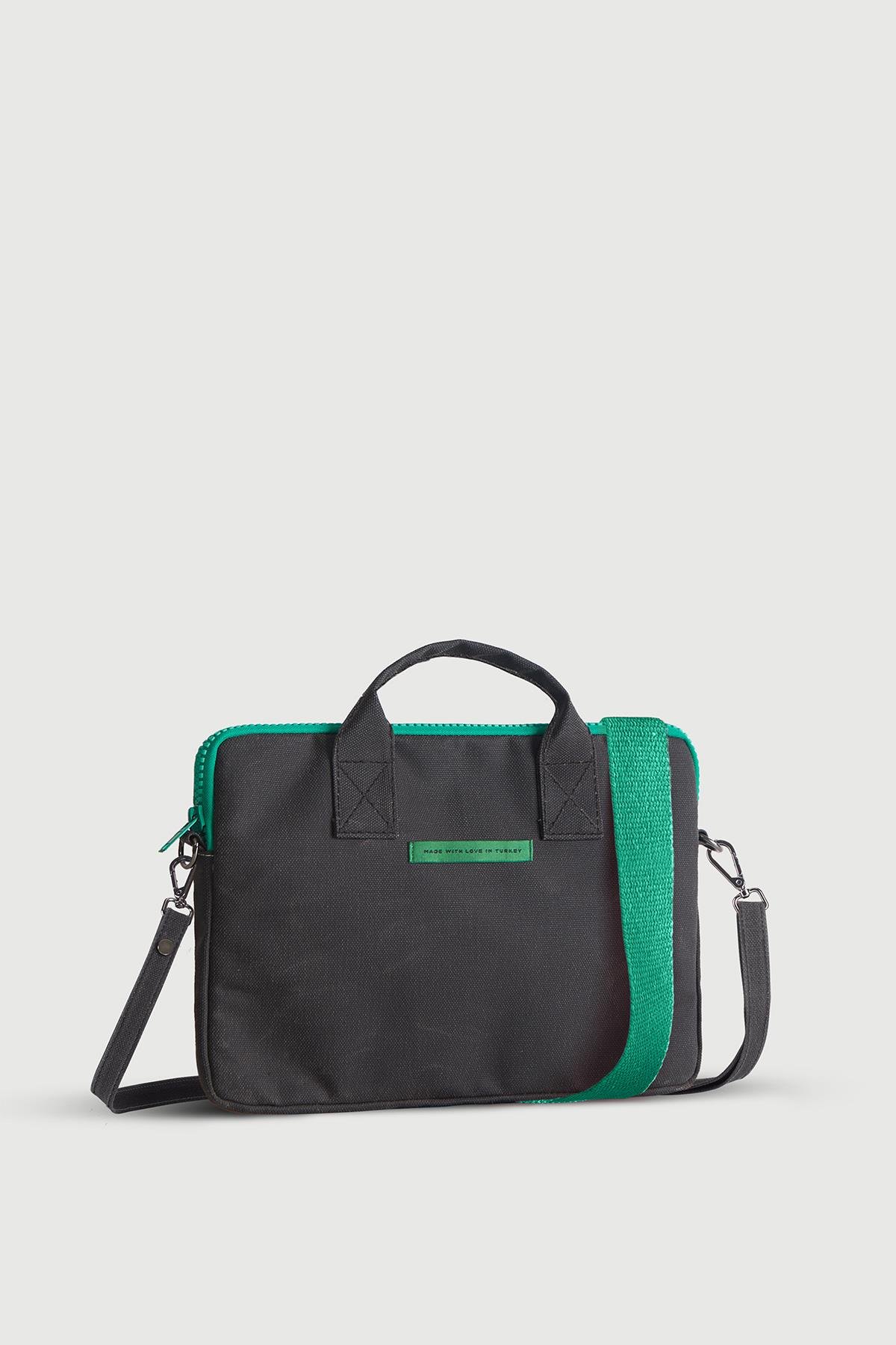 Huge Cear Notebook Case Black 16 Inch