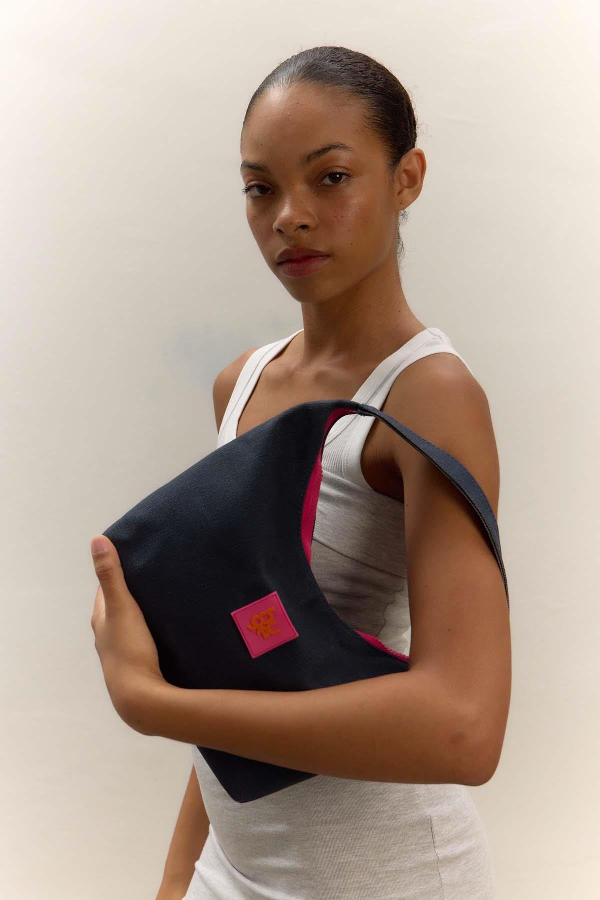 Huge Kudde Bag Navy Blue