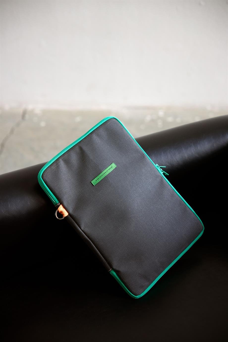 Huge Loppe Black Case 16