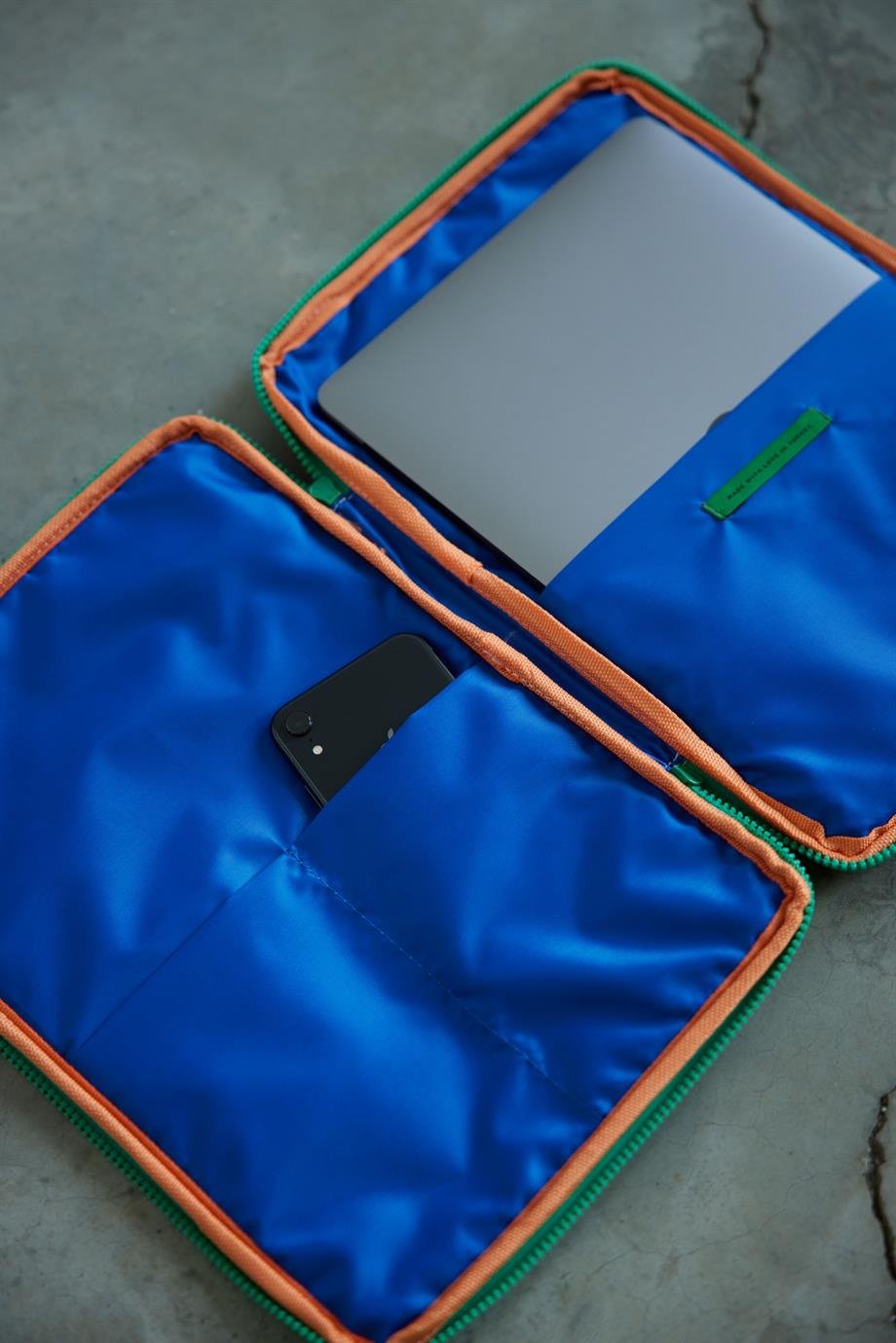 Huge Loppe Black Case 16