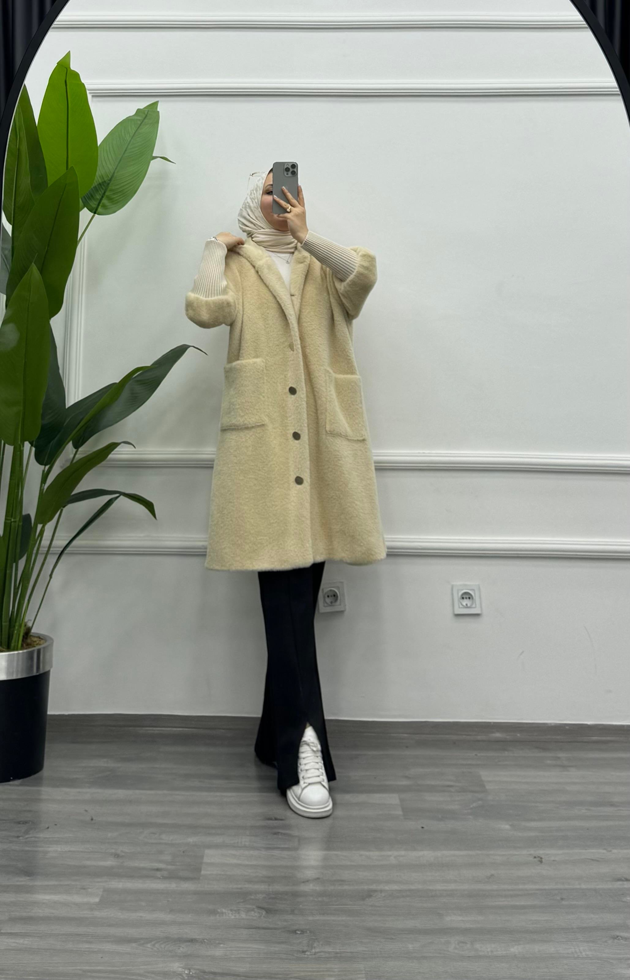 En Store Düğmeli Pelüş Kaban Bej (6057)