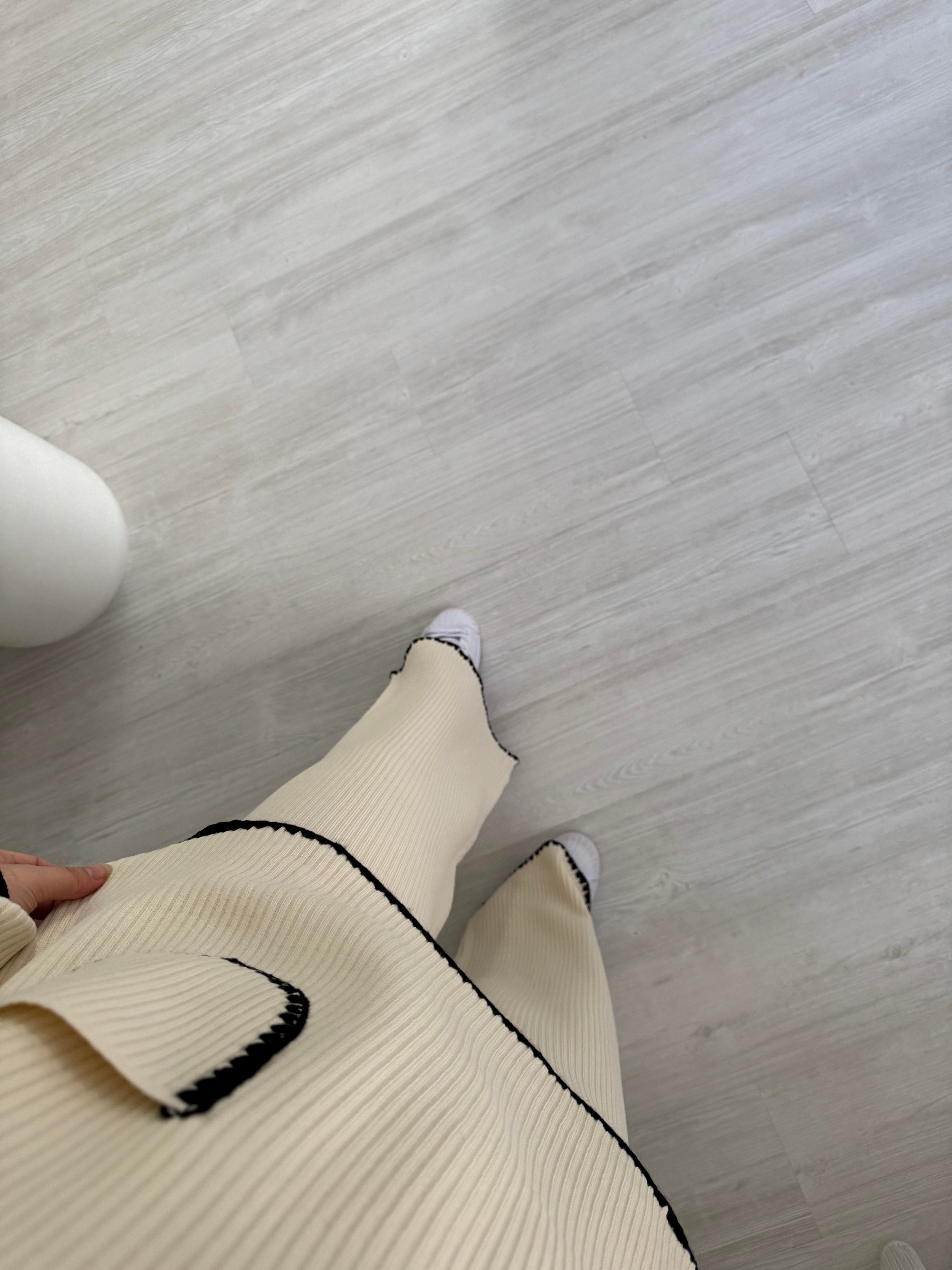 Qup Cebi U Detaylı Triko Dudu Takım Bej