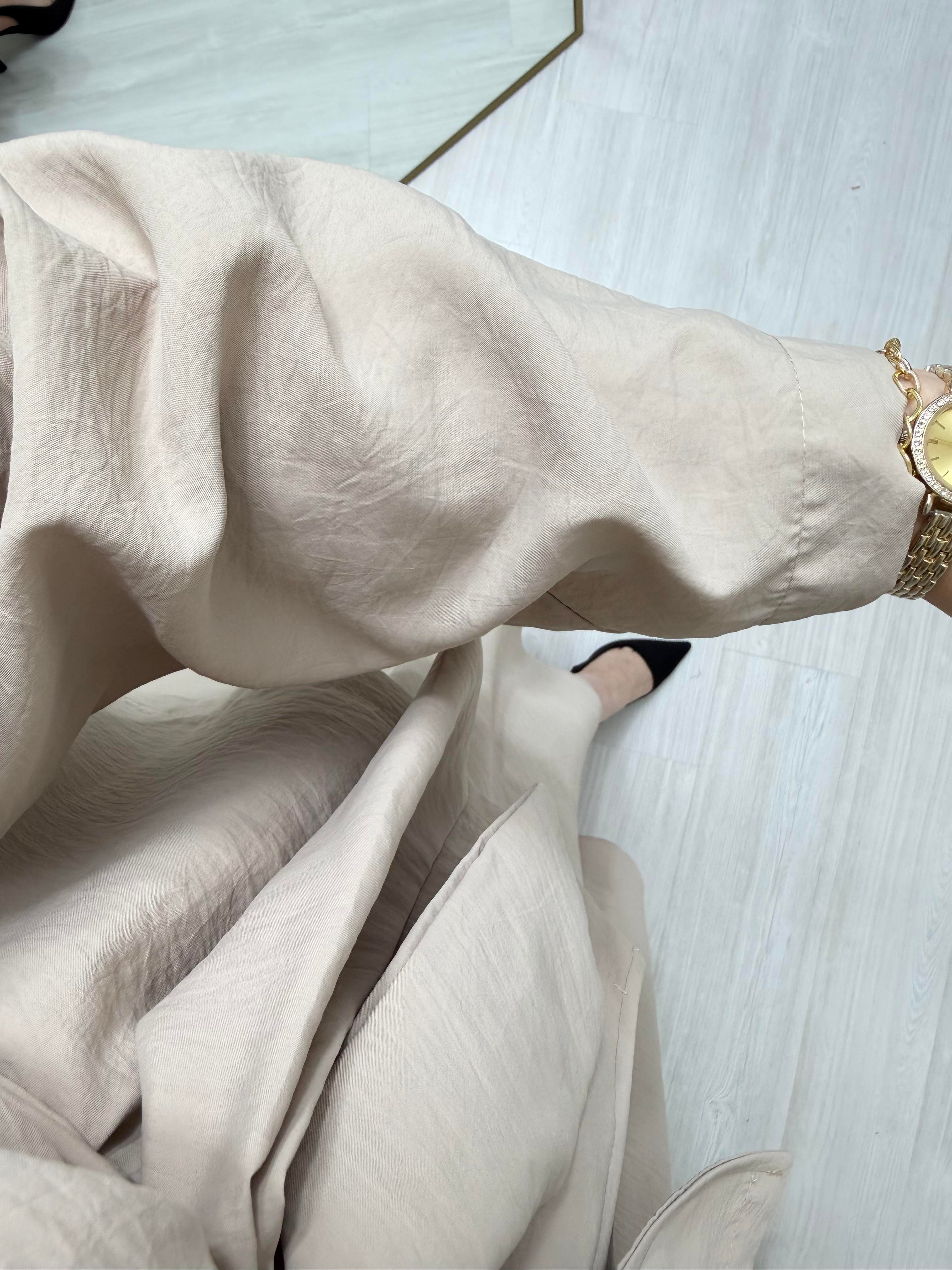 Sole Kupra Gold Düğmeli Kupra Etekli Takım Bej