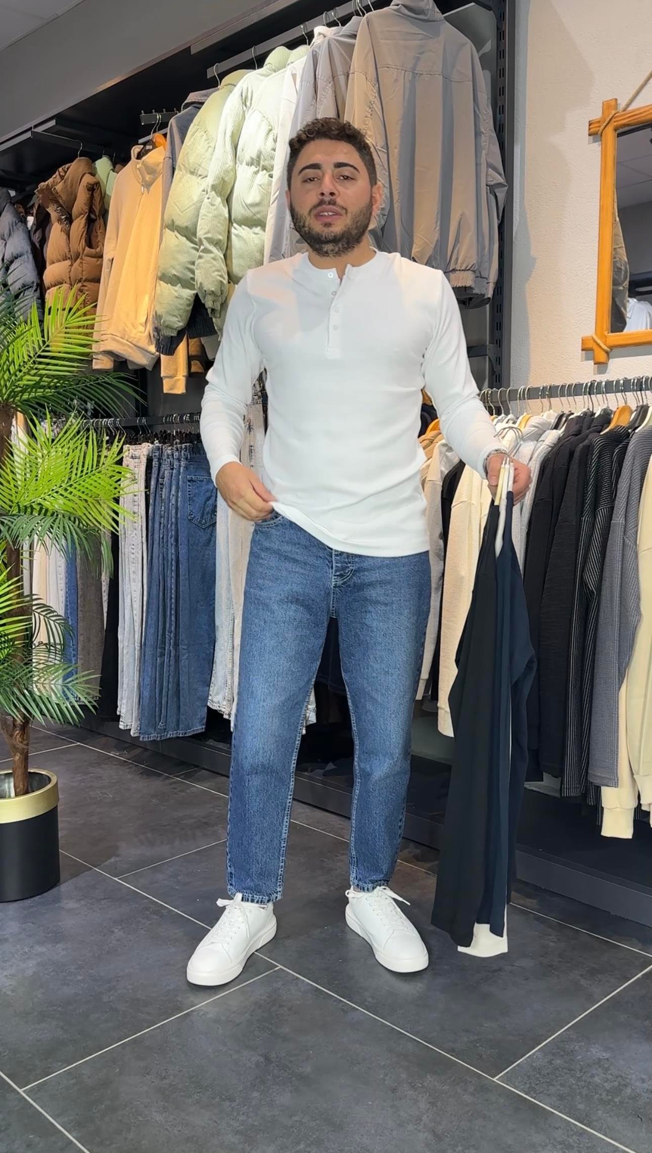BEYAZ DÜĞMELİ SWEAT