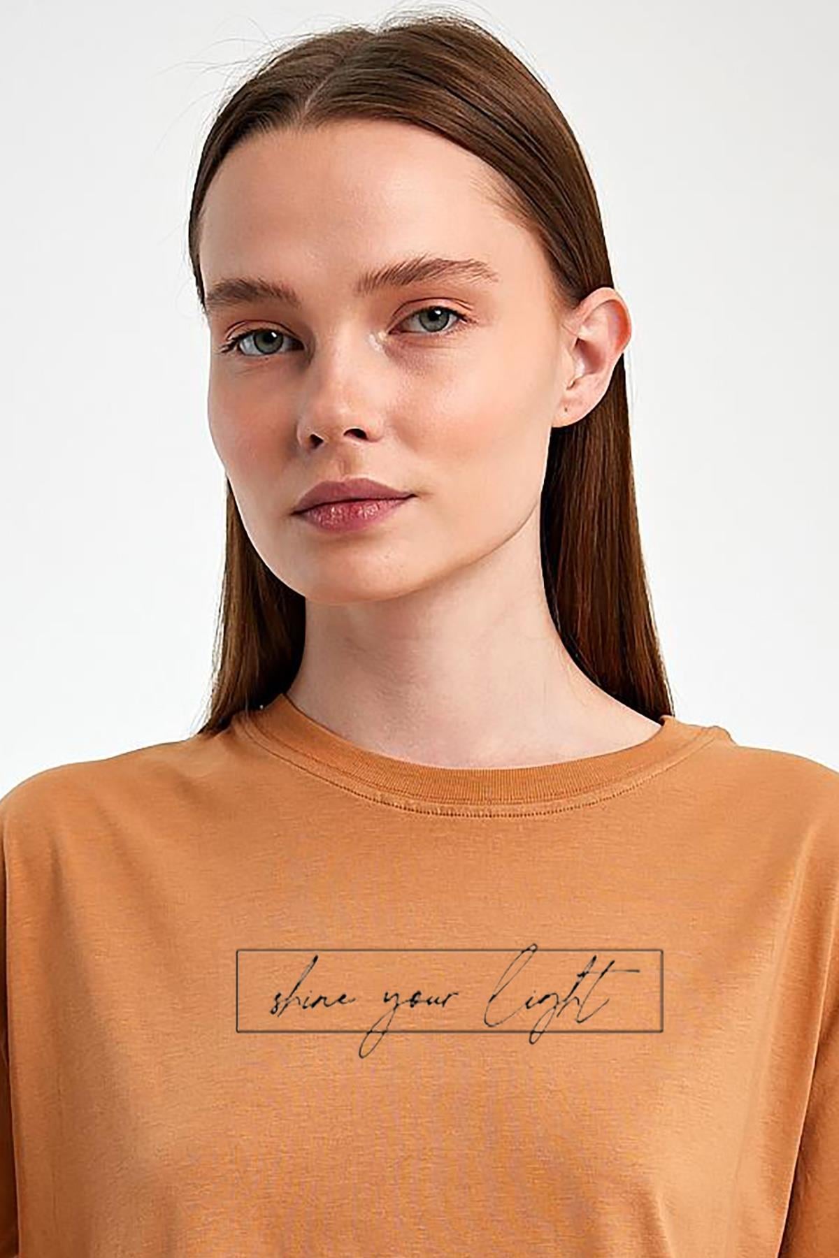 FİHA/2074-KADIN BASKILI OVERSIZE T-SHIRT - MACCHİATO