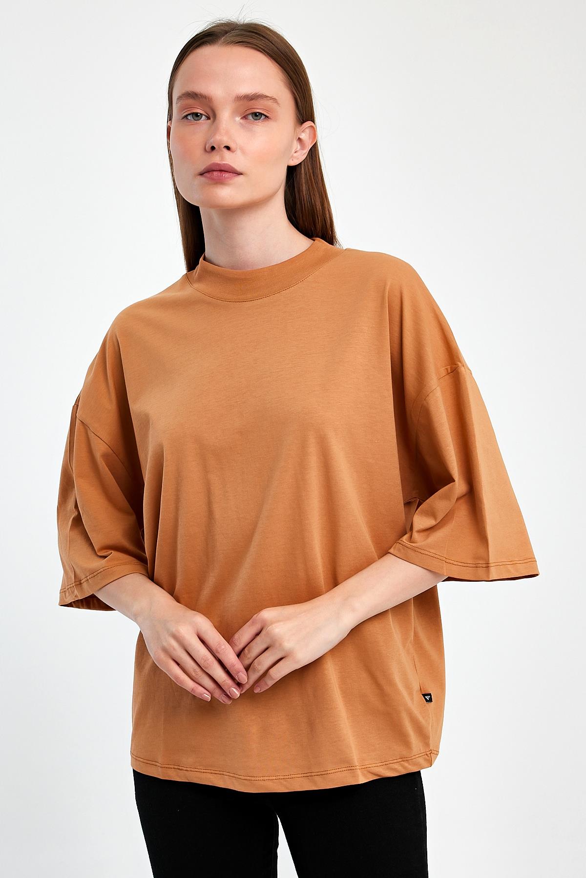 FİHA/3012-KADIN YARIM BALIKCI YAKA KISA KOL T-SHIRT - MACCHIATO