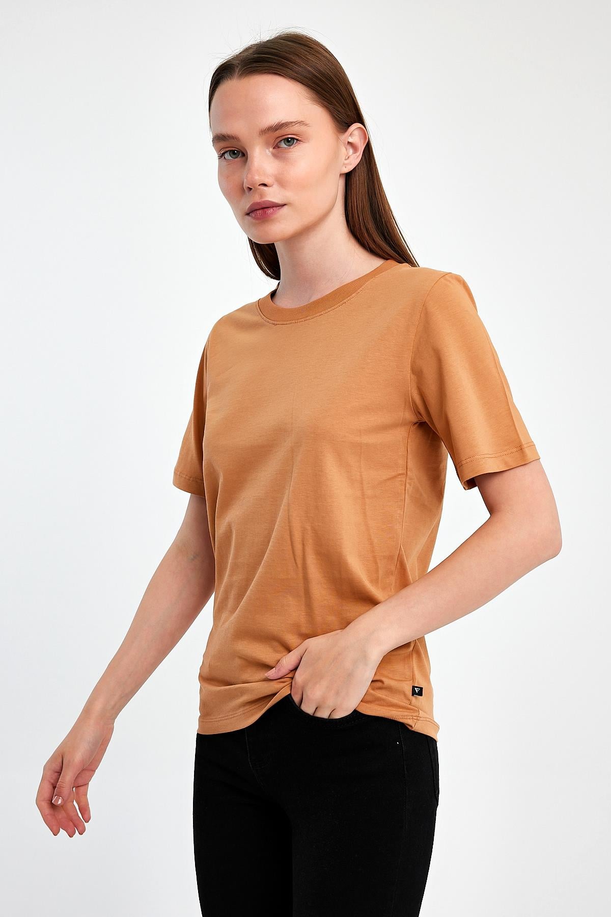 FİHA/3015-KADIN SIFIR YAKA T-SHIRT - MACCHİATO