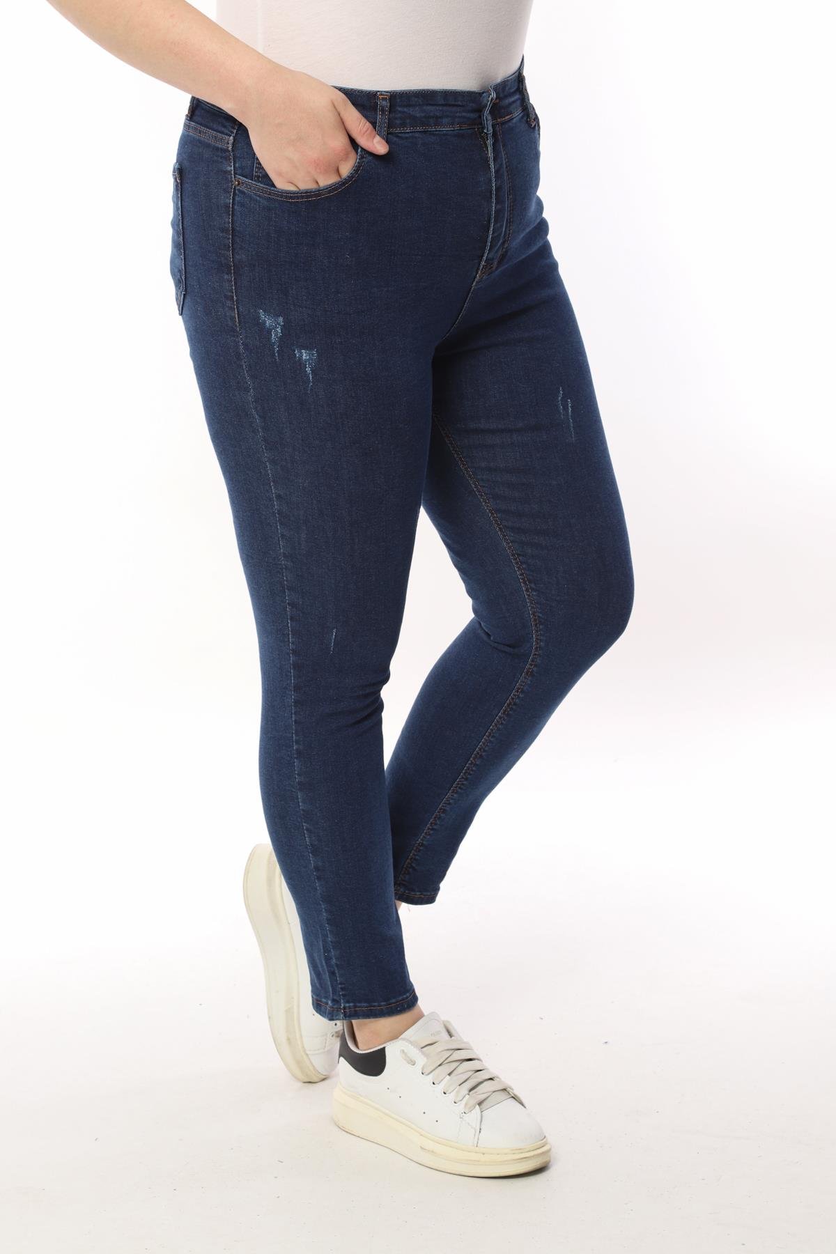 FİHA/4031-KADIN BATTAL TIRNAKLI TAŞLAMALI JEANS - KOYU MAVİ