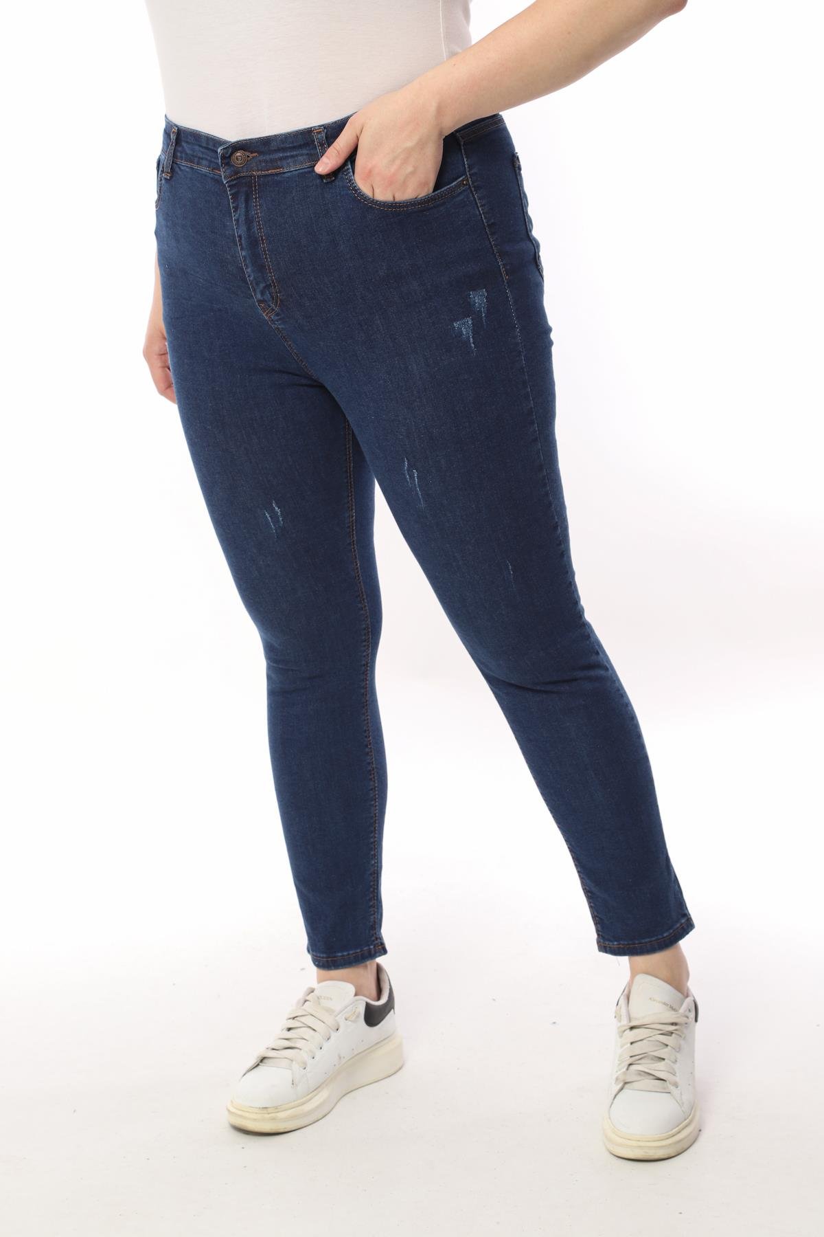 FİHA/4031-KADIN BATTAL TIRNAKLI TAŞLAMALI JEANS - KOYU MAVİ