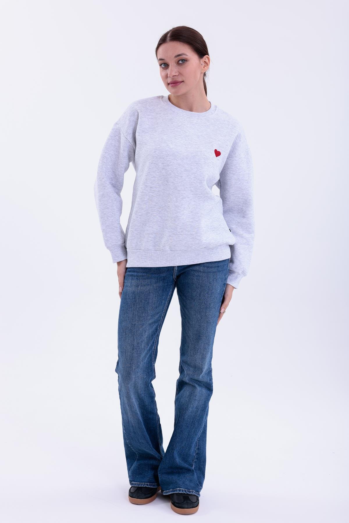 FİHA/5032-KADIN 3 İPLİK ŞARDONLU SIFIR YAKA KALP NAKIŞLI SWEAT - KARMELANJ