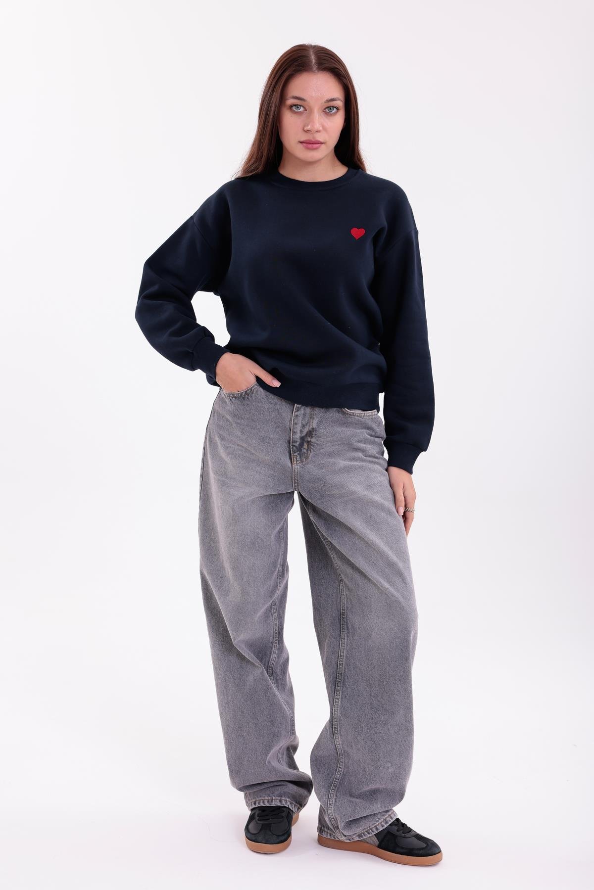 FİHA/5032-KADIN 3 İPLİK ŞARDONLU SIFIR YAKA KALP NAKIŞLI SWEAT - LACİVERT