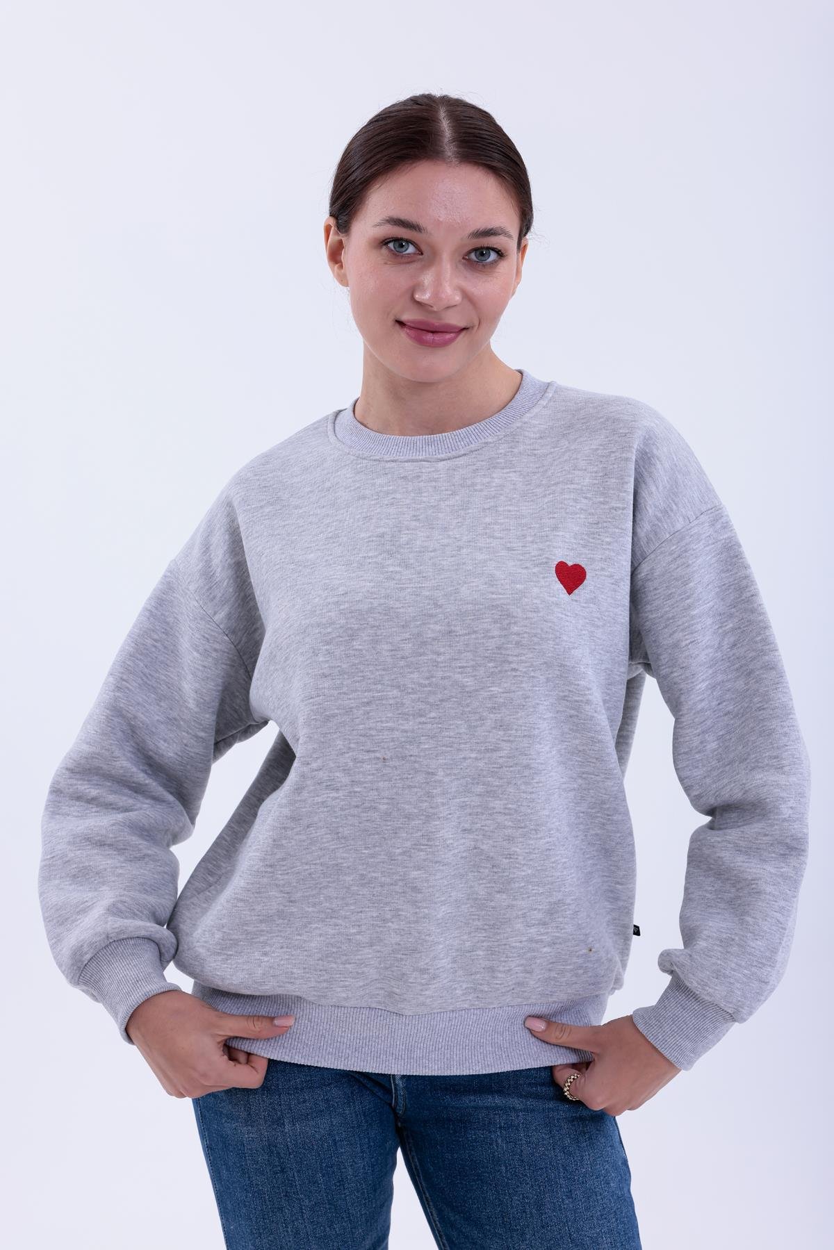 FİHA/5032-KADIN 3 İPLİK ŞARDONLU SIFIR YAKA KALP NAKIŞLI SWEAT - GRİ MELANJ