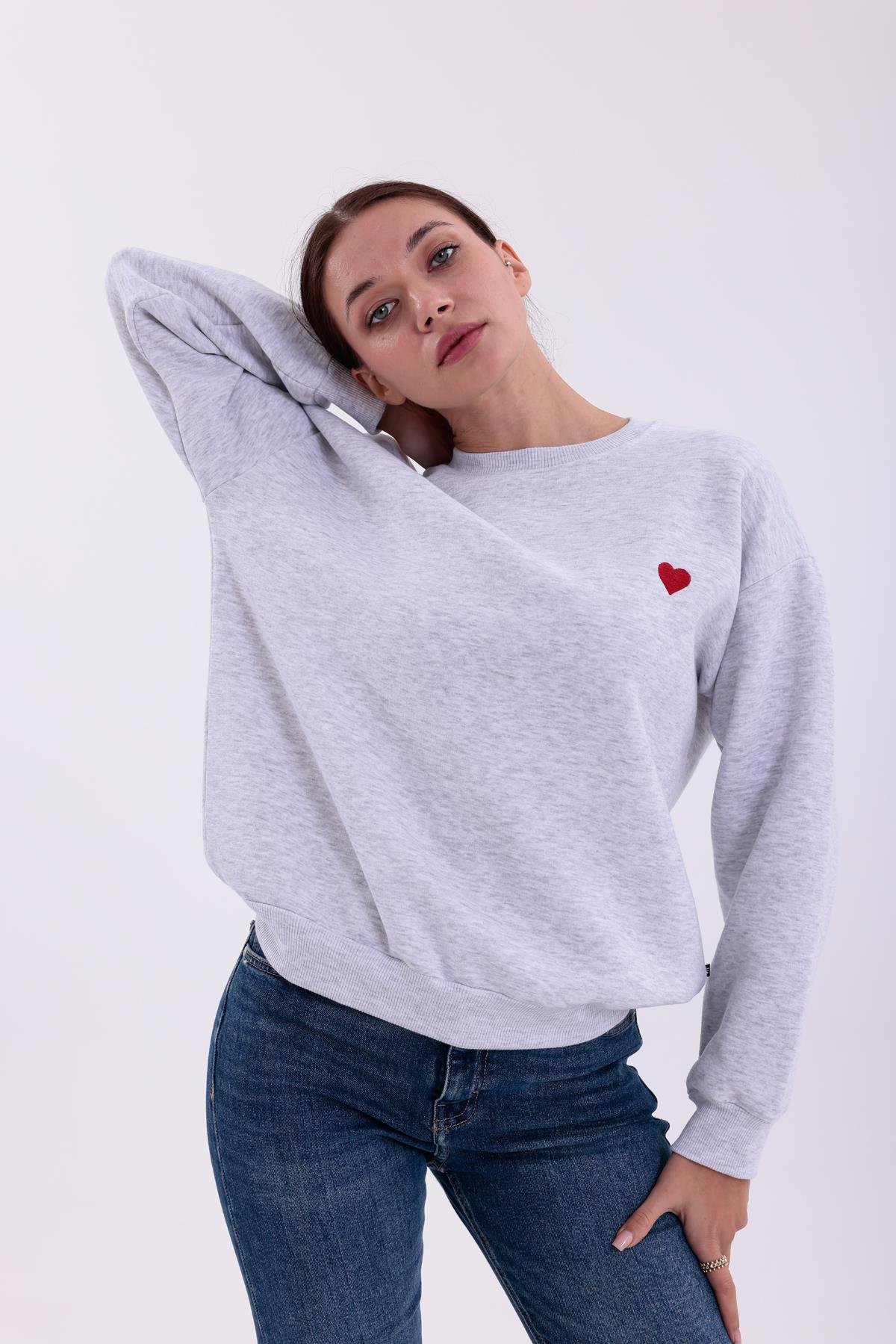 FİHA/5032-KADIN 3 İPLİK ŞARDONLU SIFIR YAKA KALP NAKIŞLI SWEAT - KARMELANJ