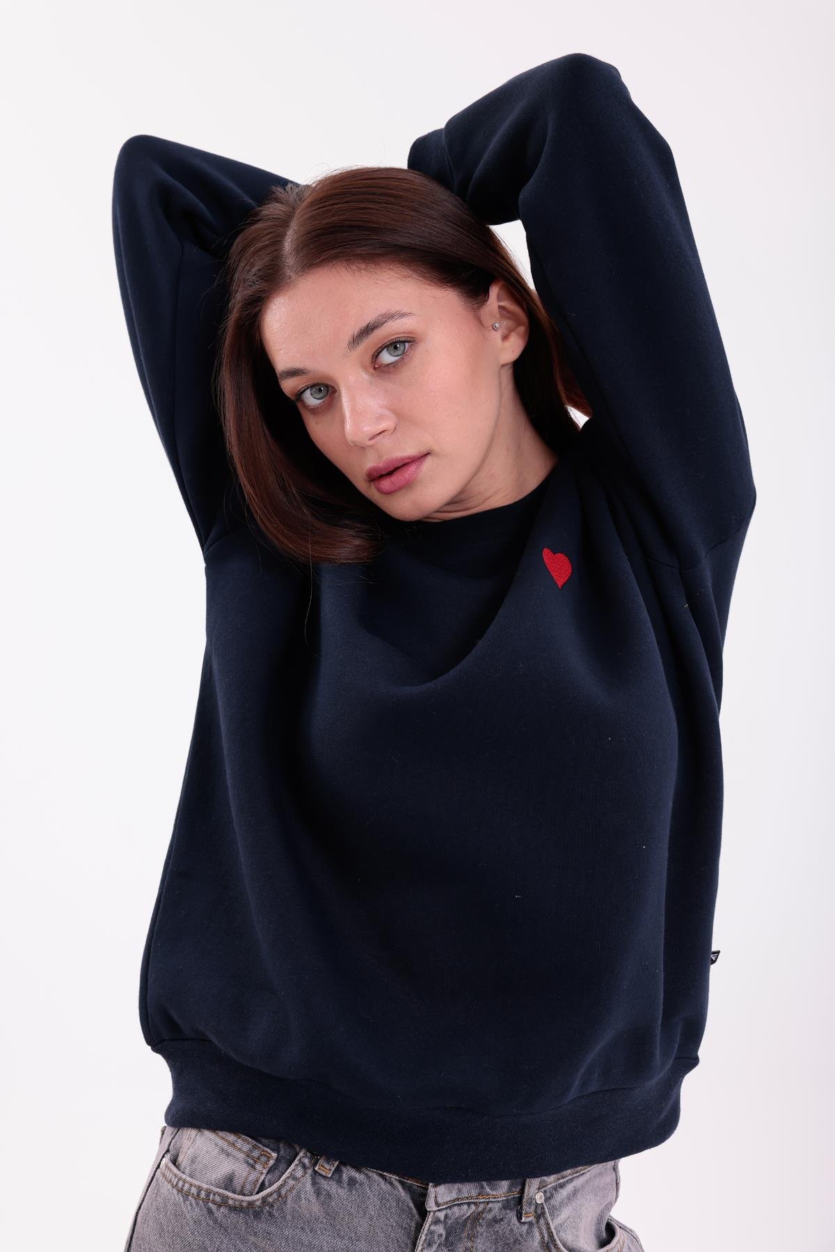 FİHA/5032-KADIN 3 İPLİK ŞARDONLU SIFIR YAKA KALP NAKIŞLI SWEAT - LACİVERT