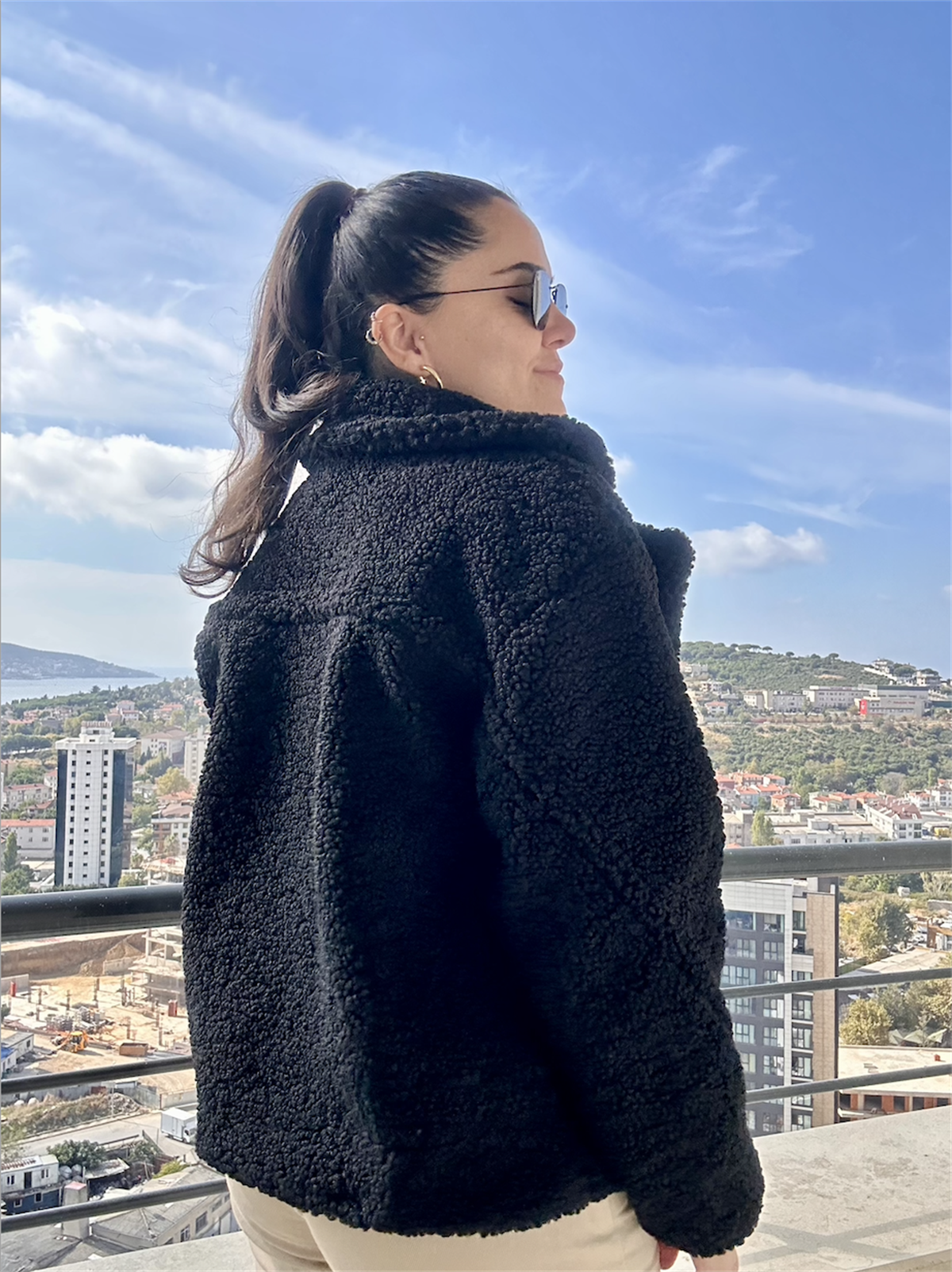 Kısa Düğmeli Buklet Ceket