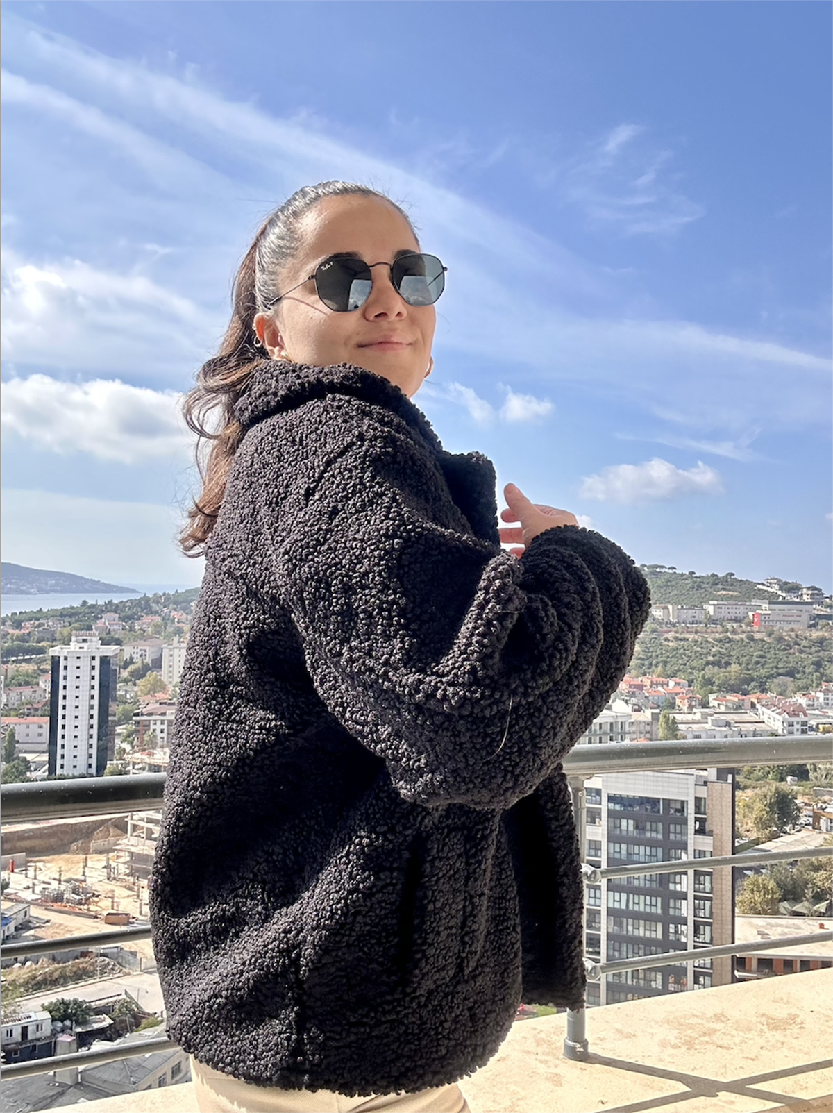 Kısa Düğmeli Buklet Ceket