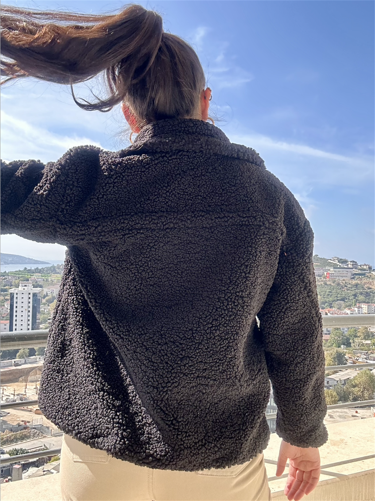 Kısa Düğmeli Buklet Ceket
