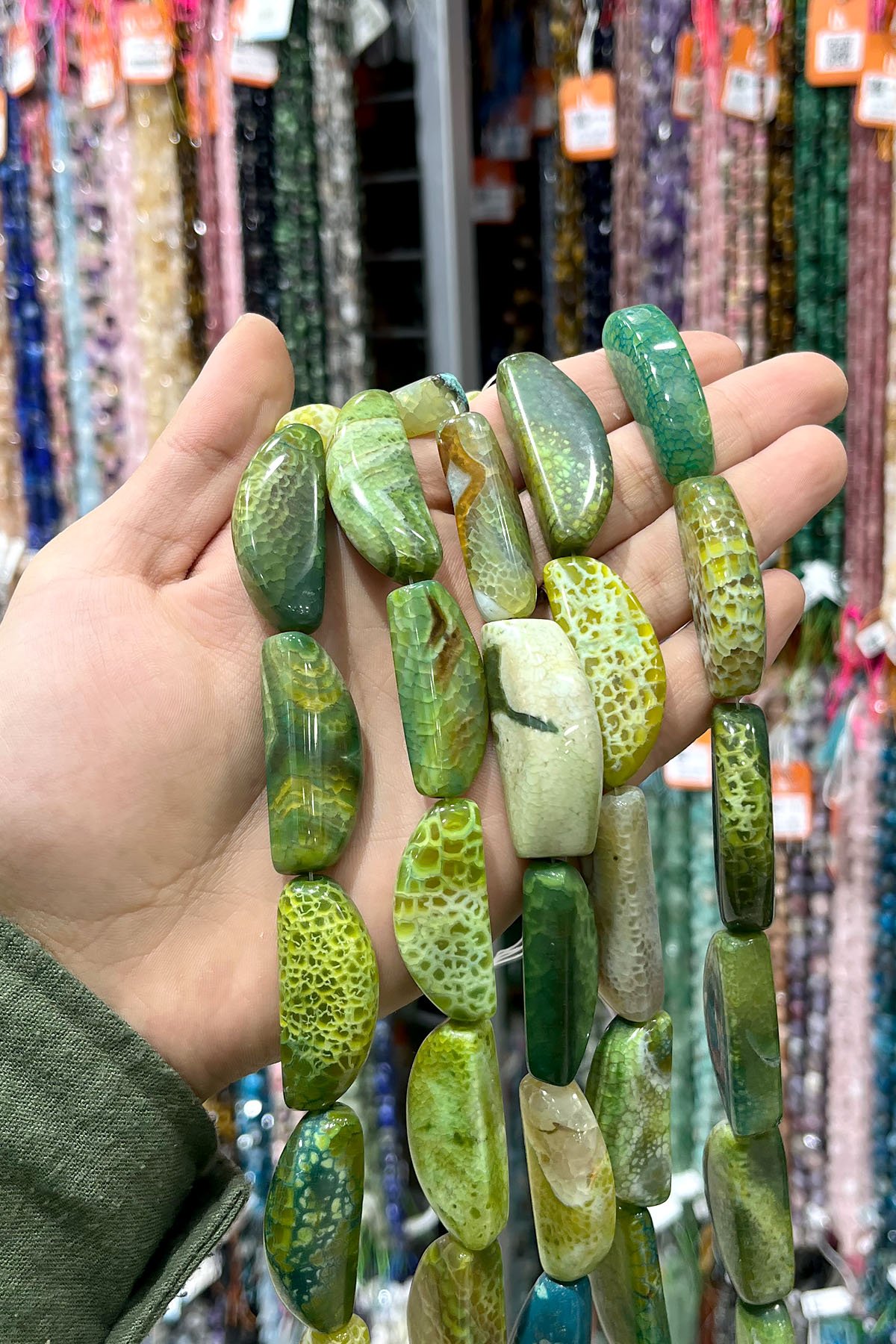 Akik Doğal Taş Parlak Yeşil Amorf Kesim 15x40mm Dizi