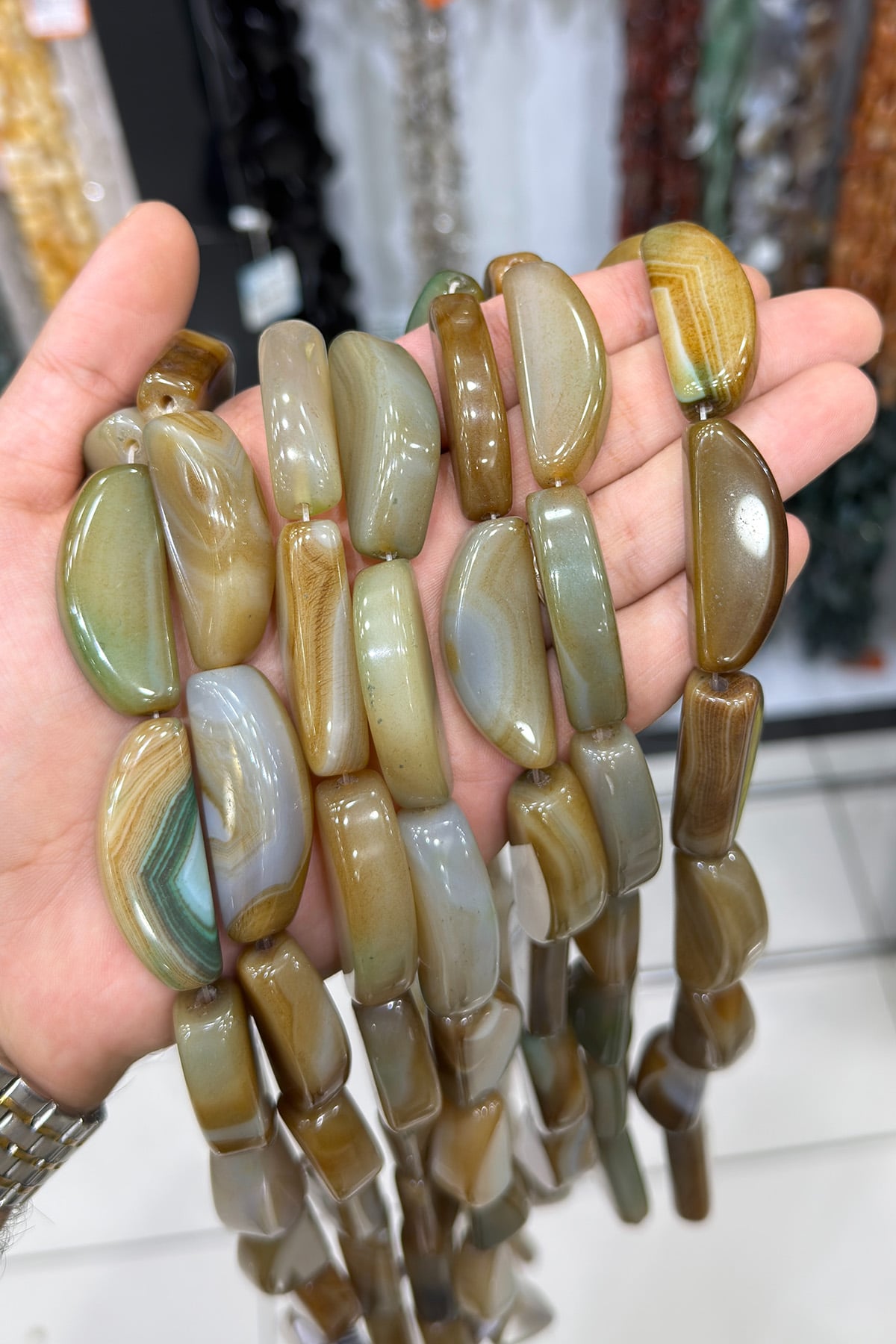 Akik Doğal Taş Parlak Yeşil Amorf Kesim 15x40mm Dizi