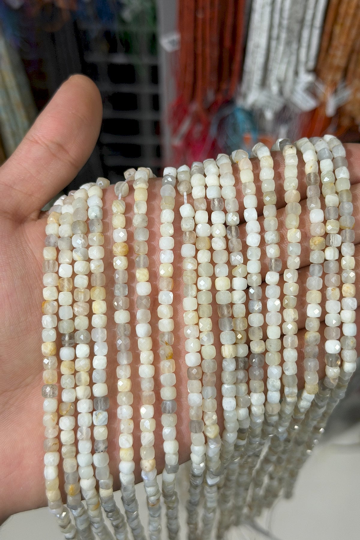 Ay Taşı Faset Küp Kesim 4x4mm Doğal Taş Dizi
