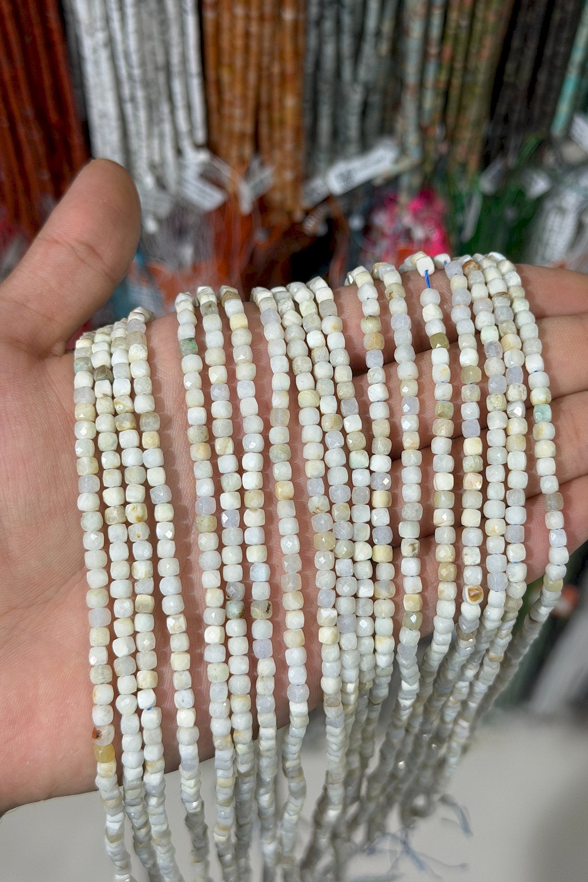 Ay Taşı Doğal Taş Faset Küp Kesim 4x4mm Dizi
