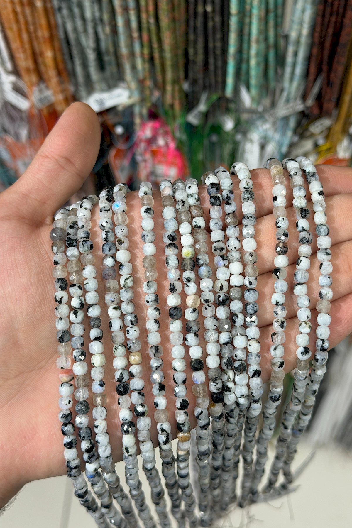 Ay Taşı Faset Küp Kesim Benekli 4x4mm Doğal Taş Dizi
