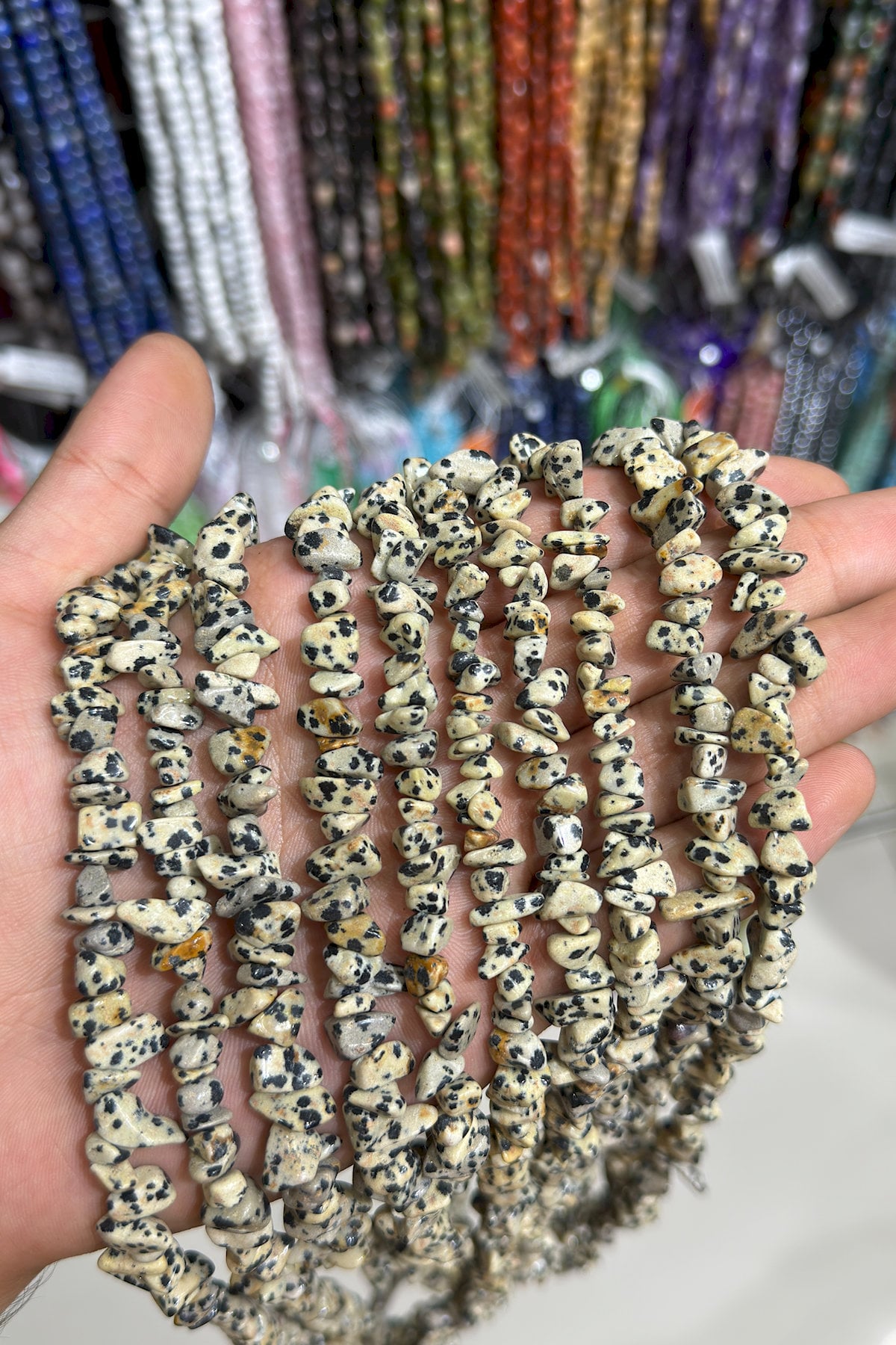 Dalmaçyalı Jasper Kırık Taş Orta Boy Parlak 5x8mm Doğal Taş Dizi