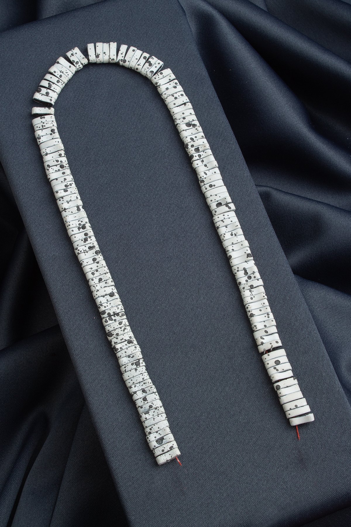 Hematit Doğal Taş Beyaz Çift Delikli 3x10mm Dizi