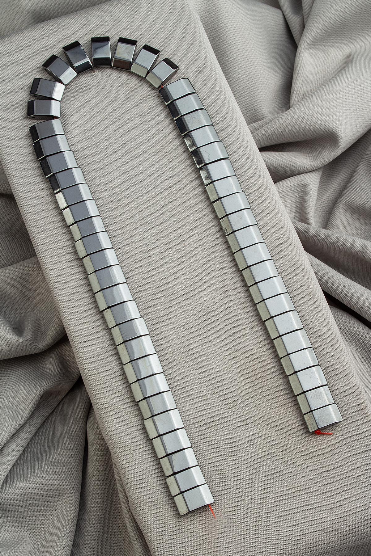 Hematit Doğal Taş Füme Çift Delikli 8x14mm Dizi