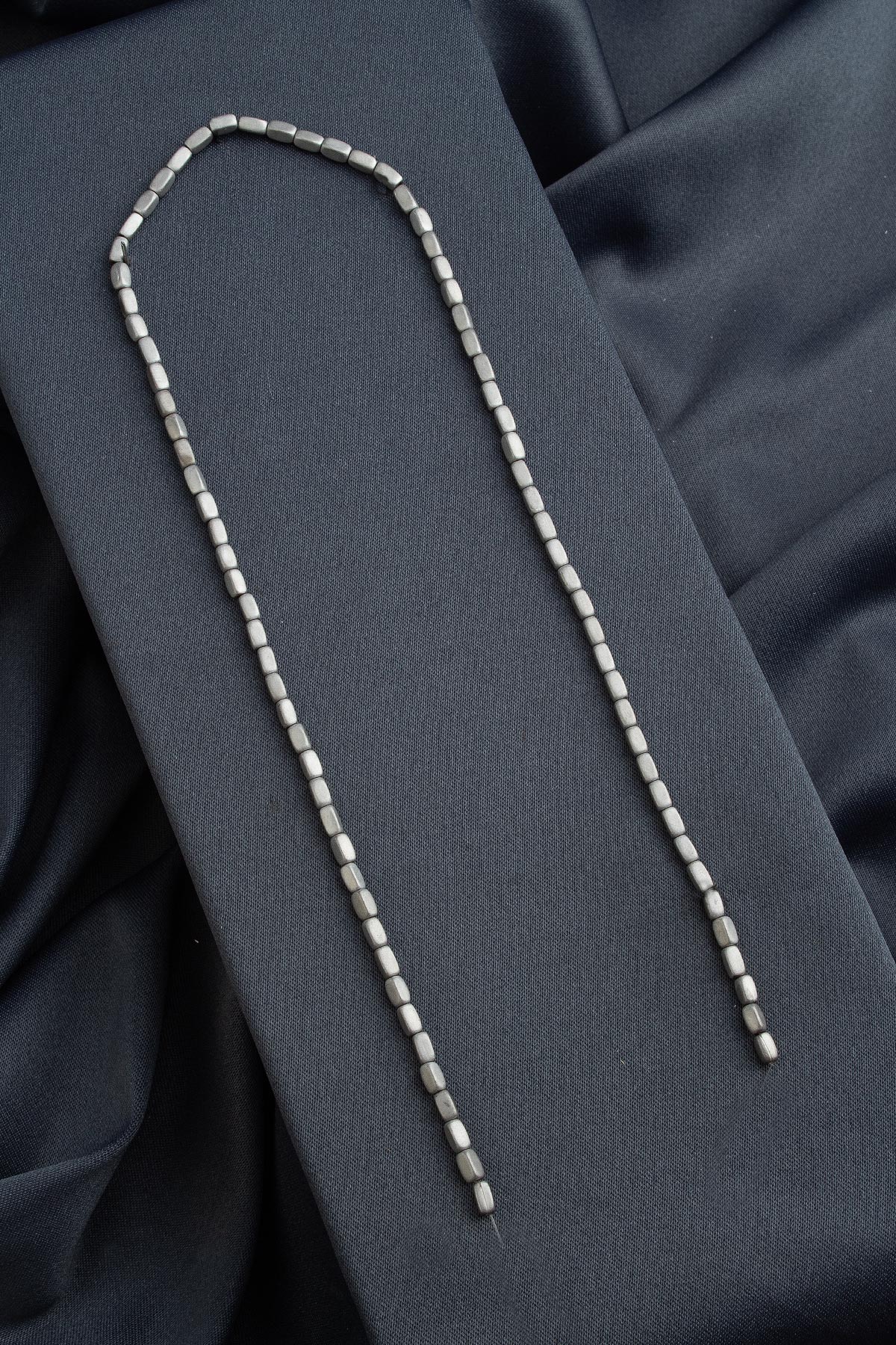 Hematit Doğal Taş Mat Açık Gri Dikdörtgen Kesim 3x5mm Dizi [AA]