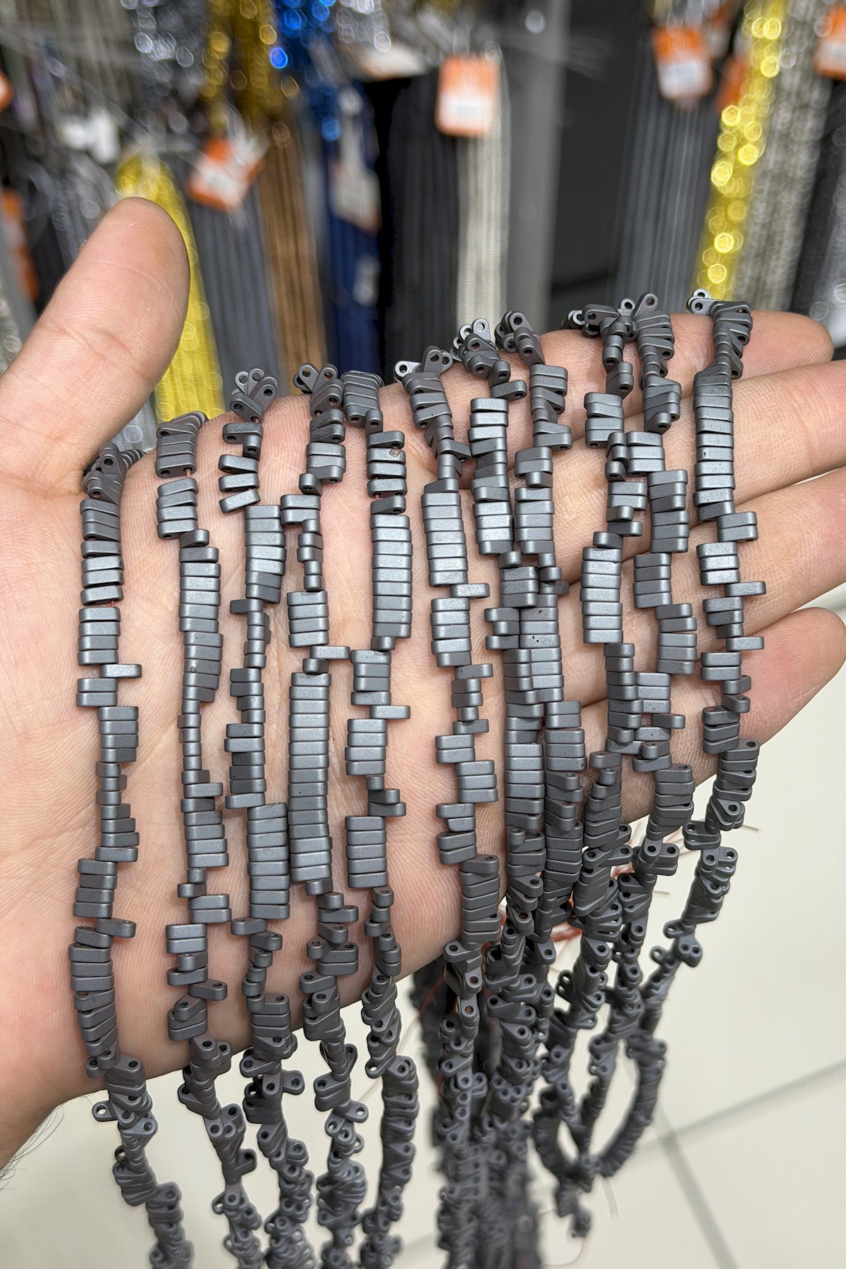Hematit Doğal Taş Mat Gri Çift Delikli 6x2mm Dizi