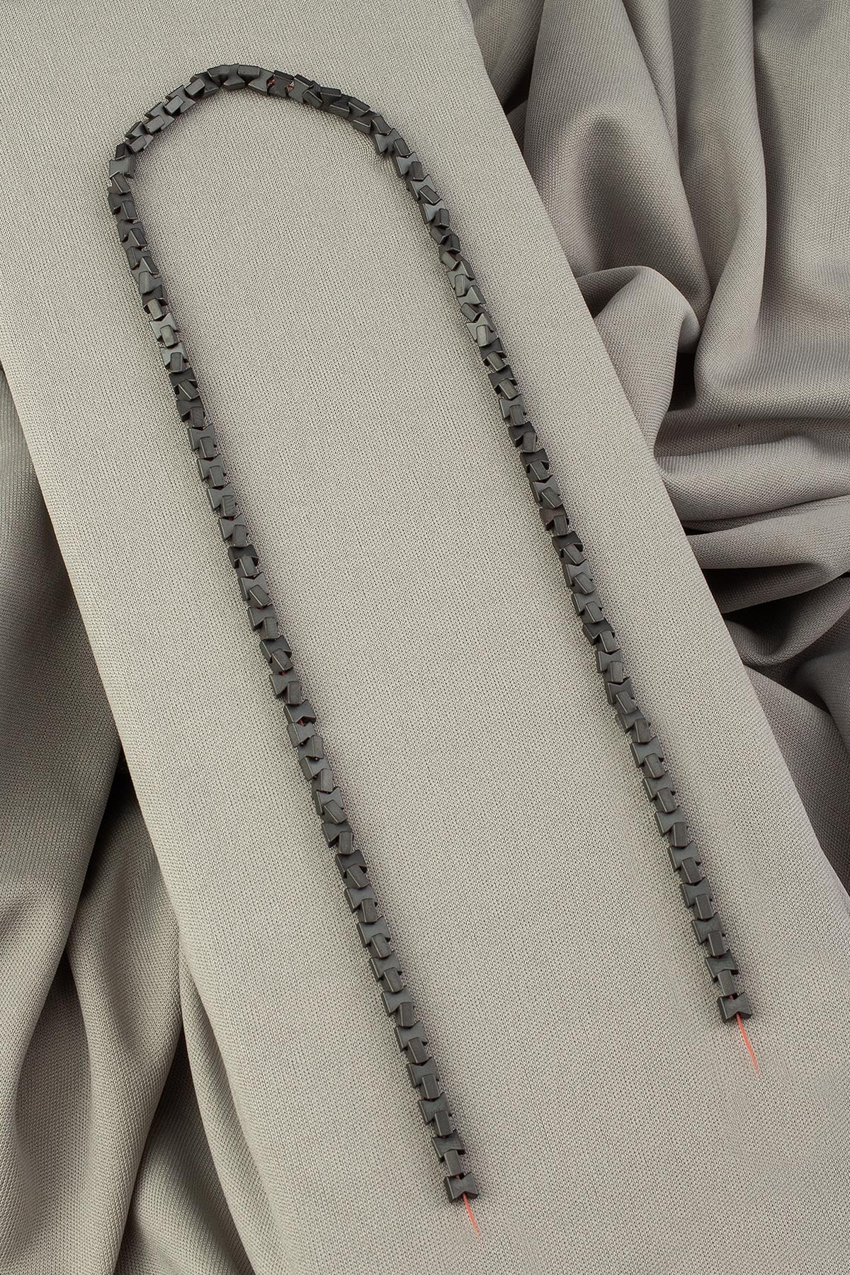 Hematit Doğal Taş Mat Gri Fiyonk Kesim 4x4mm Dizi [AA]