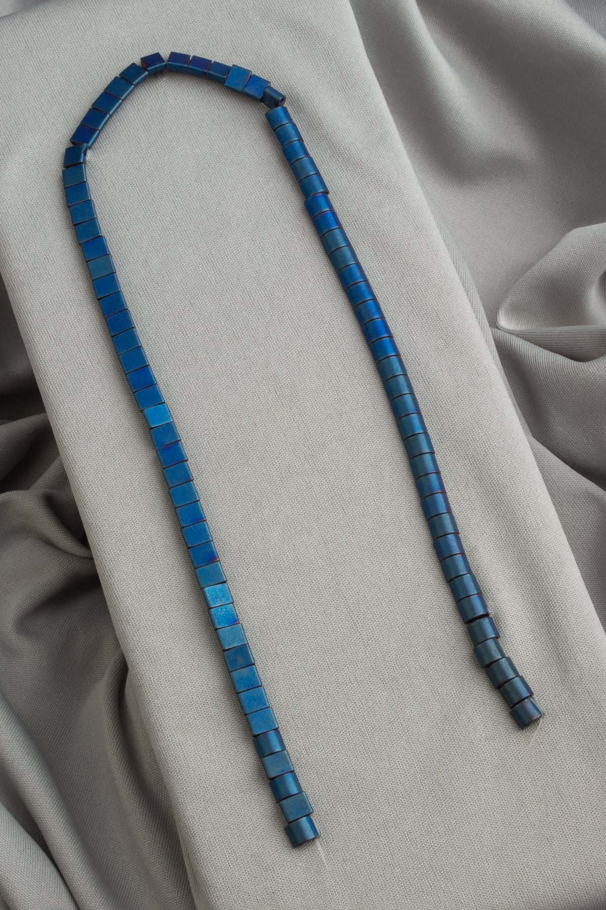 Hematit Doğal Taş Mat Mavi Kare Kesim Çift Delik 6x6mm Dizi [AA]