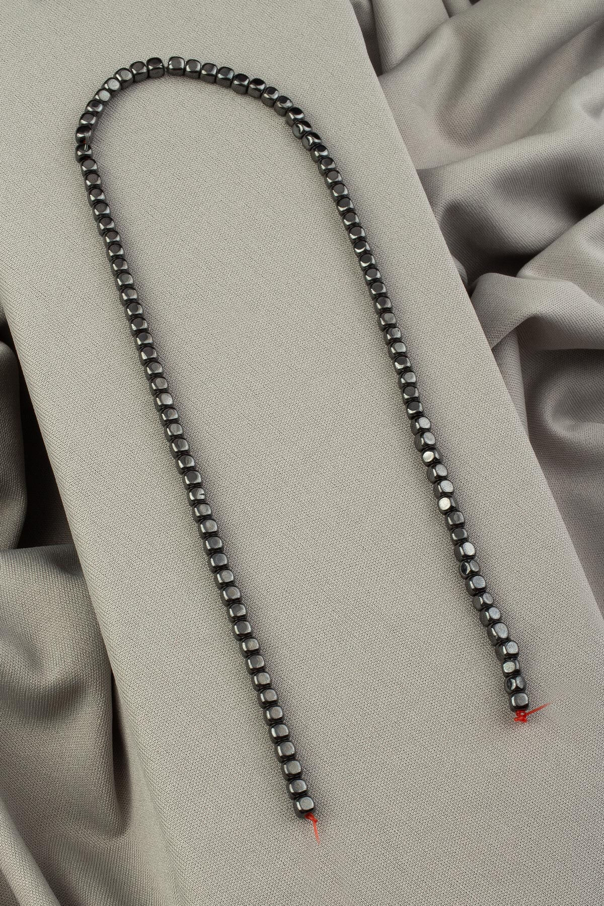 Hematit Doğal Taş Parlak Füme Küp Kesim 4x4mm Dizi