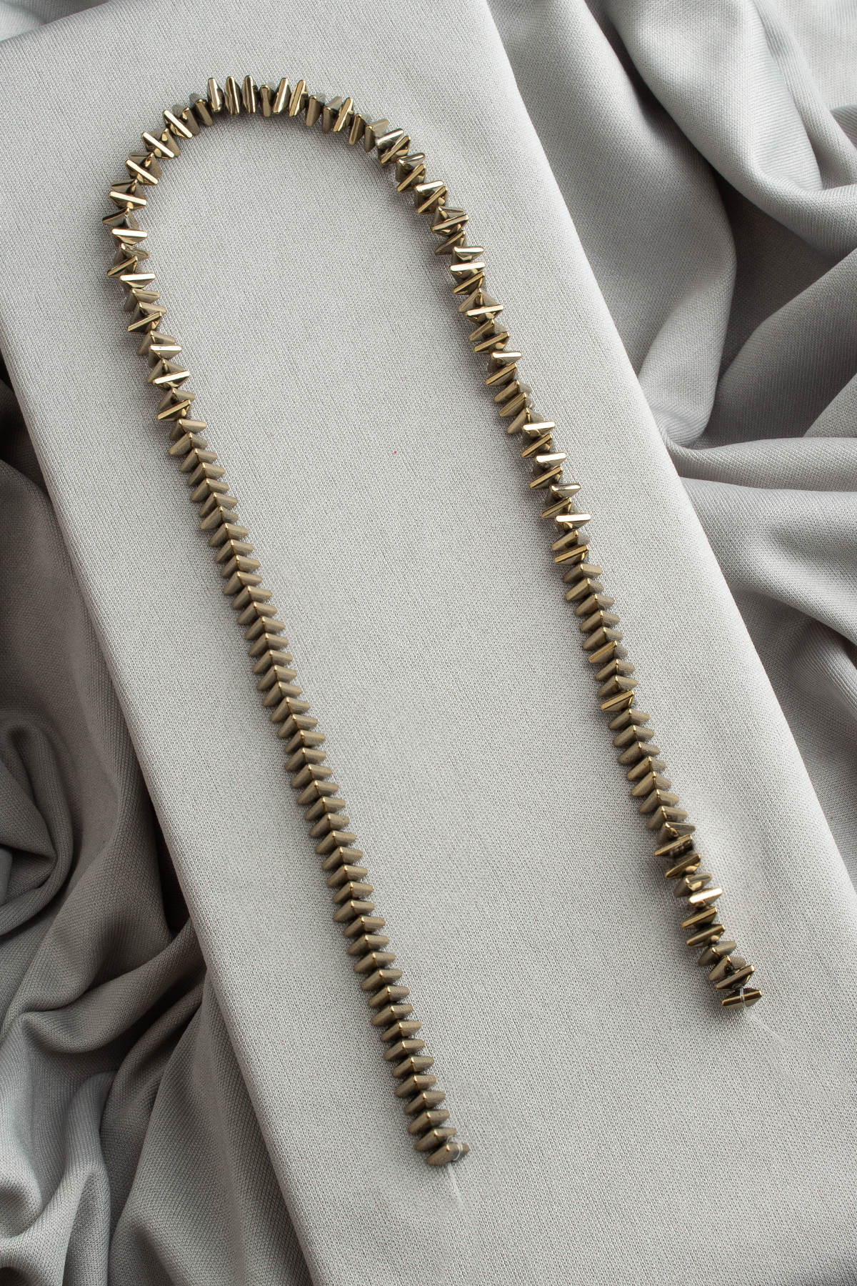 Hematit Doğal Taş Parlak Gold Üçgen Kesim 6x3mm Dizi [AA]