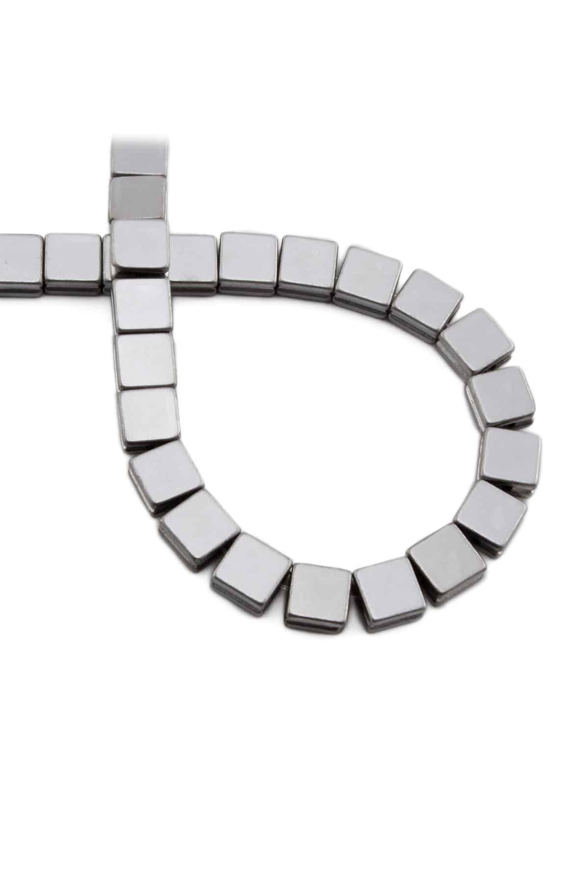 Hematit Taşı Kanallı Yassı Kare Kesim Parlak Gümüş 8x8mm Doğal Taş Dizi