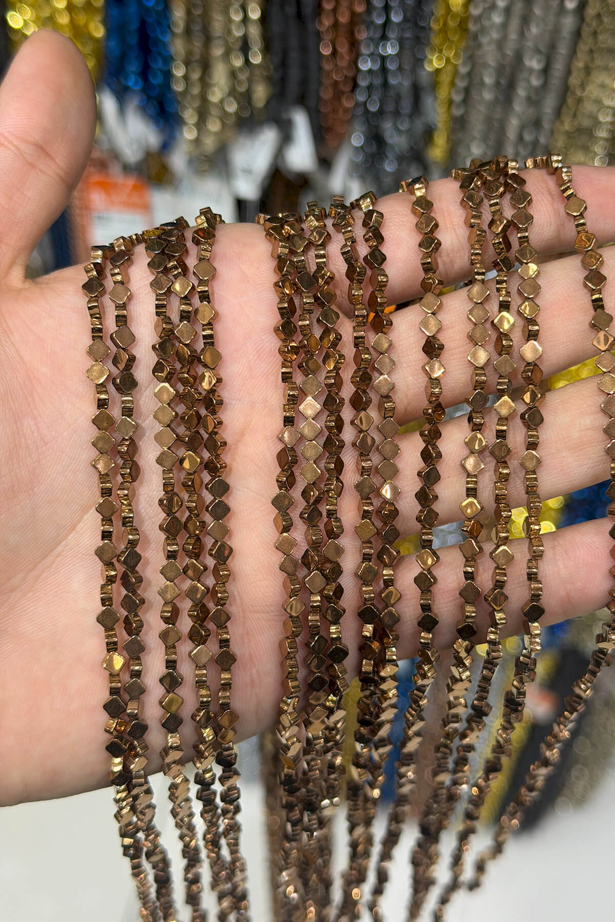 Hematit Doğal Taş Parlak Kahverengi Yonca Kesim 4x4mm Dizi [AA]