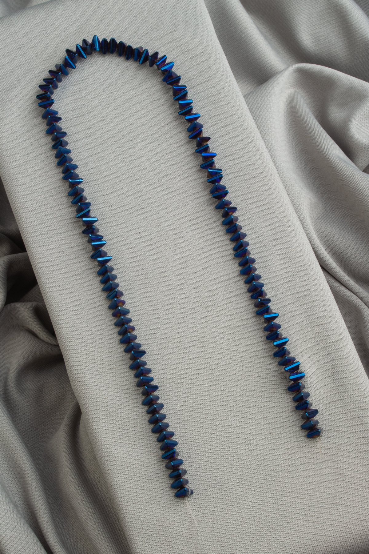 Hematit Doğal Taş Parlak Mavi Üçgen Kesim 6x3mm Dizi [AA]