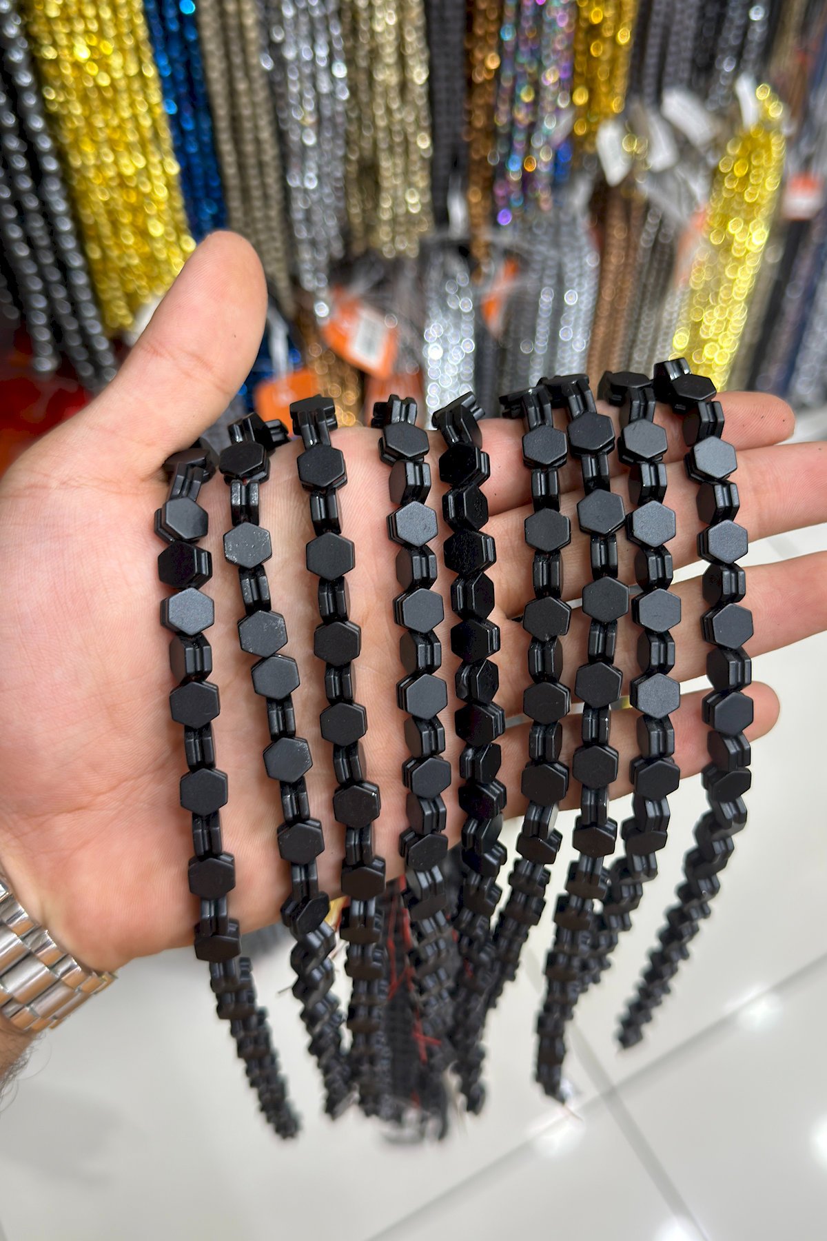 Hematit Taşı Altıgen Kanallı Kesim 8x5mm- Mat Siyah Doğal Taş Dizi