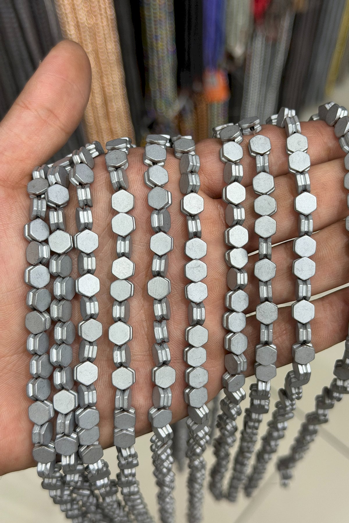 Hematit Taşı Altıgen Kanallı Kesim Mat Açık Gri 7x4mm Doğal Taş Dizi