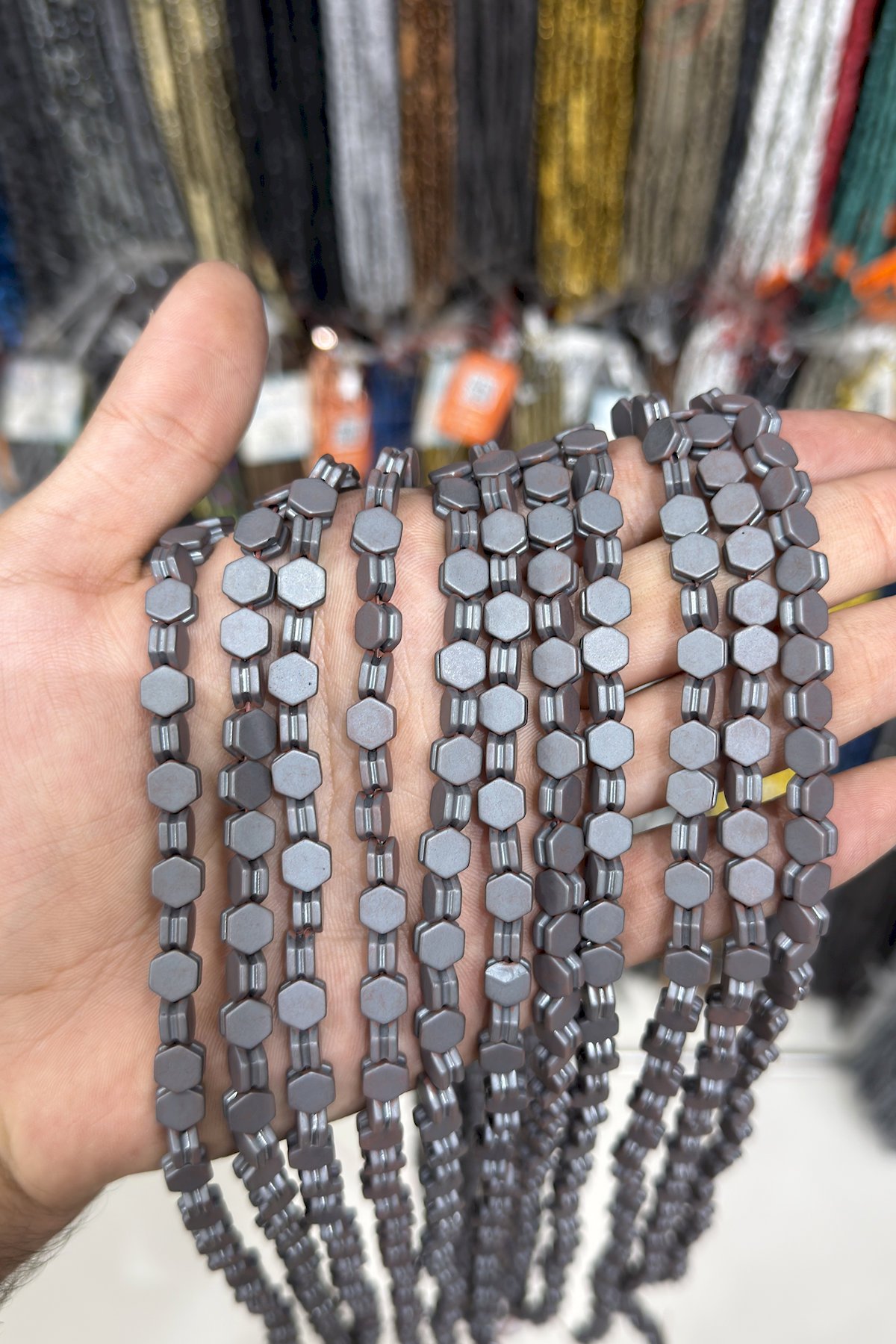 Hematit Taşı Altıgen Kanallı Kesim Mat Gri 7x4mm Doğal Taş Dizi