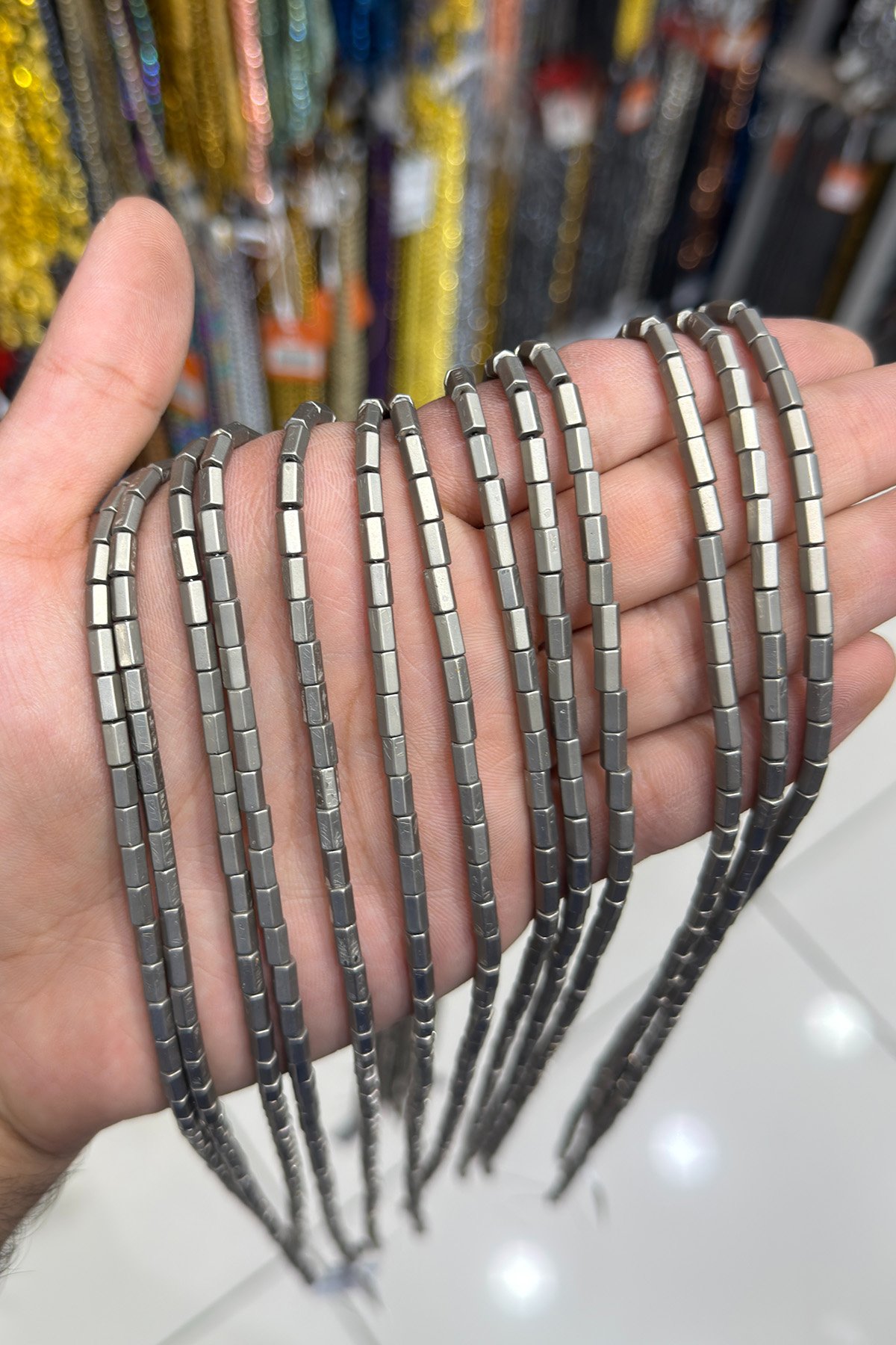Hematit Taşı Altıgen Kesim 4x6mm- Mat Titanyum Doğal Taş Dizi