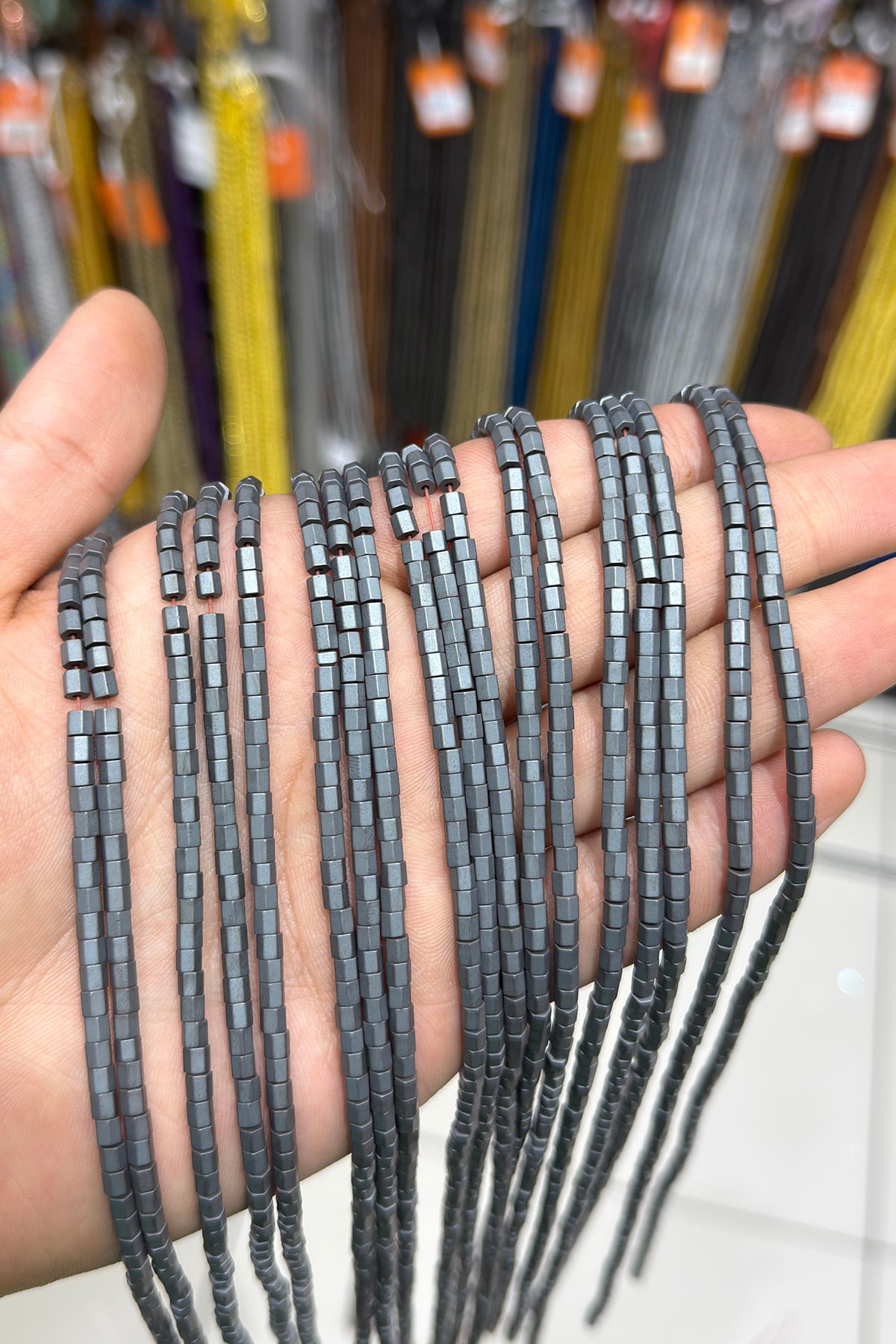 Hematit Taşı Altıgen Kesim Mat Gri 3x3mm Doğal Taş Dizi