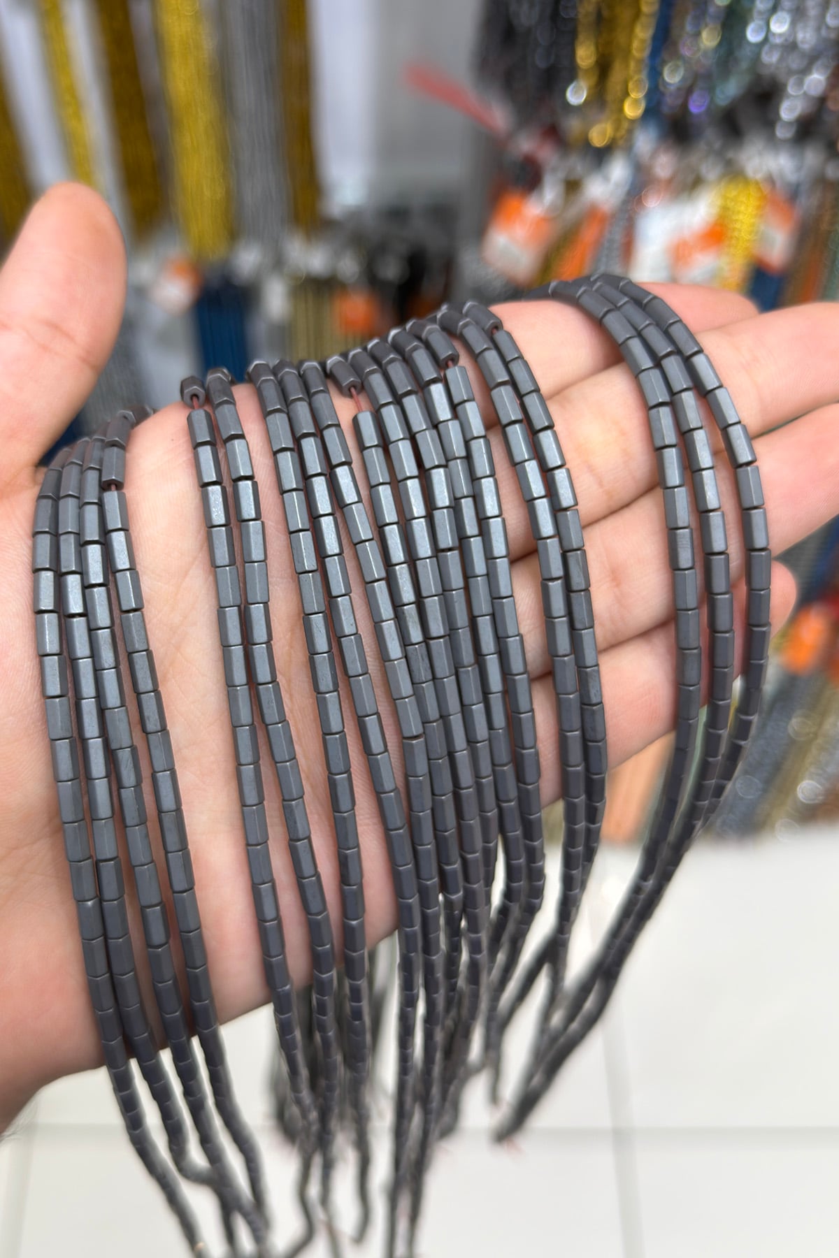 Hematit Taşı Altıgen Kesim Mat Gri 4x6mm Doğal Taş Dizi