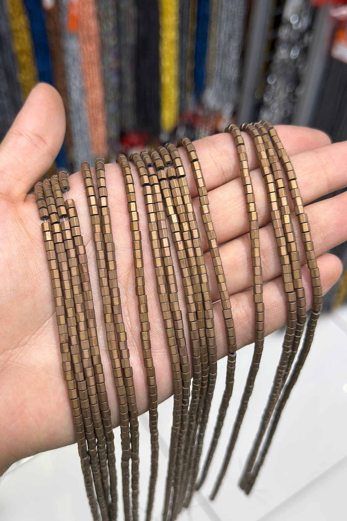 Hematit Taşı Altıgen Kesim Mat Kahverengi 3x3mm Doğal Taş Dizi