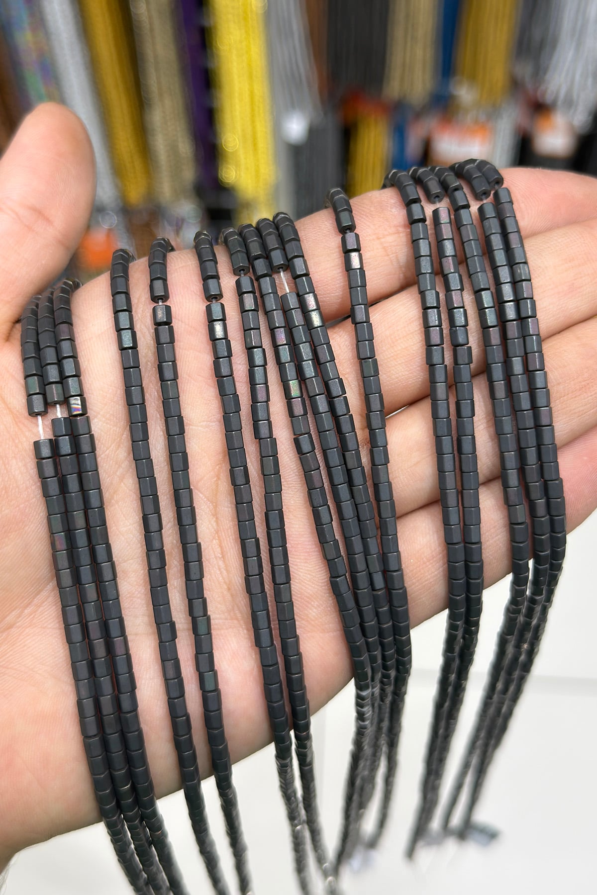 Hematit Taşı Altıgen Kesim Mat Siyah 3x3mm Doğal Taş Dizi
