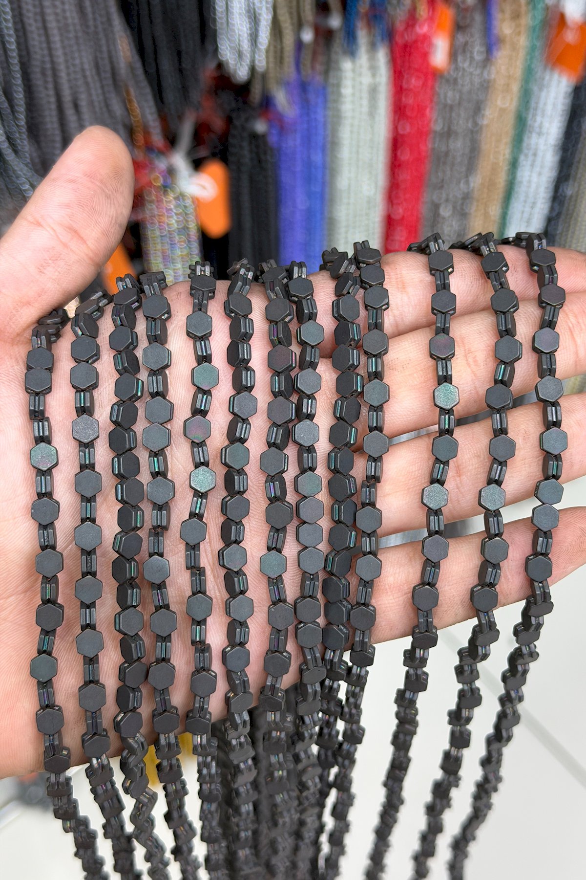 Hematit Taşı Altıgen Kesim Mat Siyah 5x5mm Doğal Taş Dizi