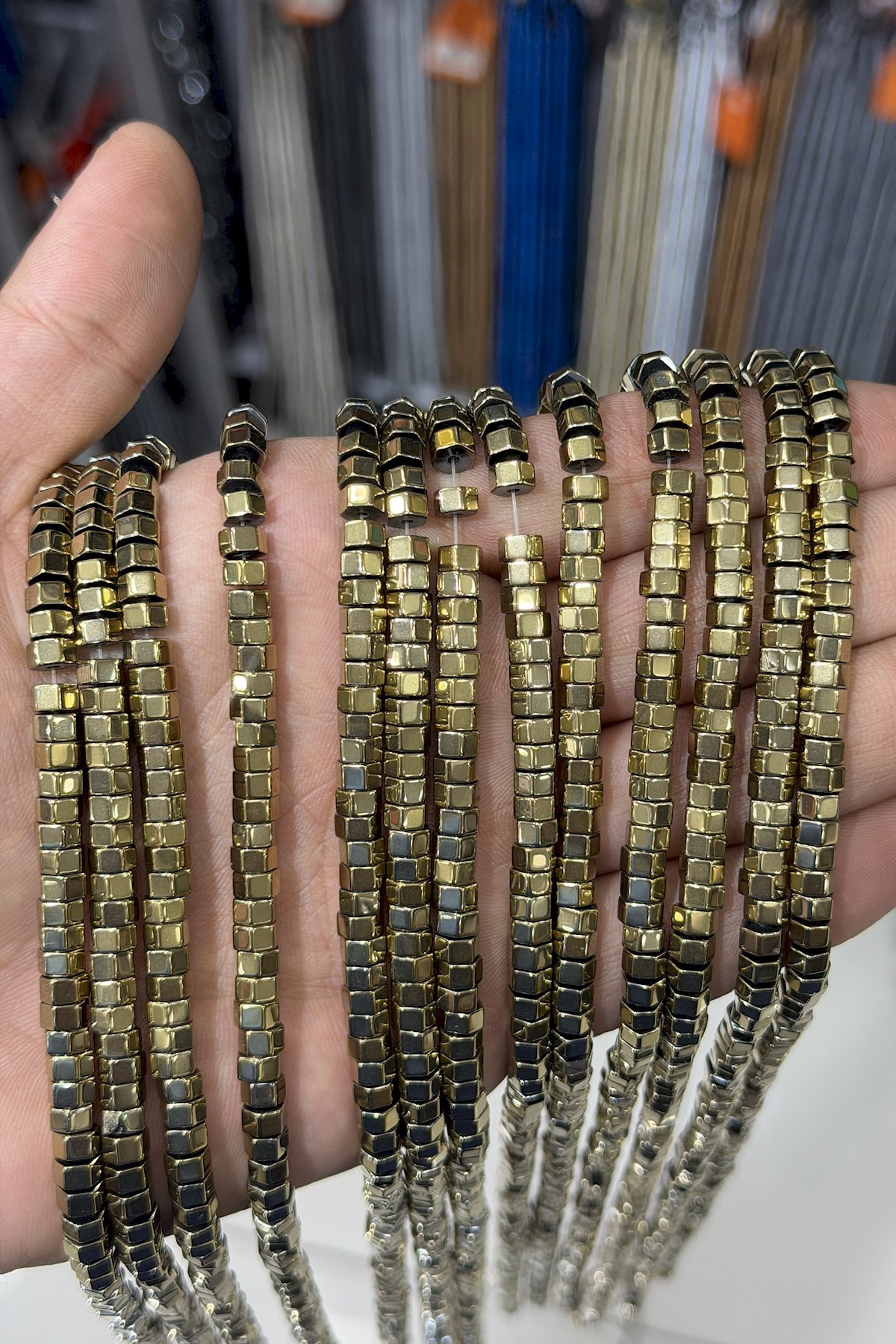 Hematit Taşı Altıgen Kesim Parlak Antik Sarı 6x3mm Doğal Taş Dizi