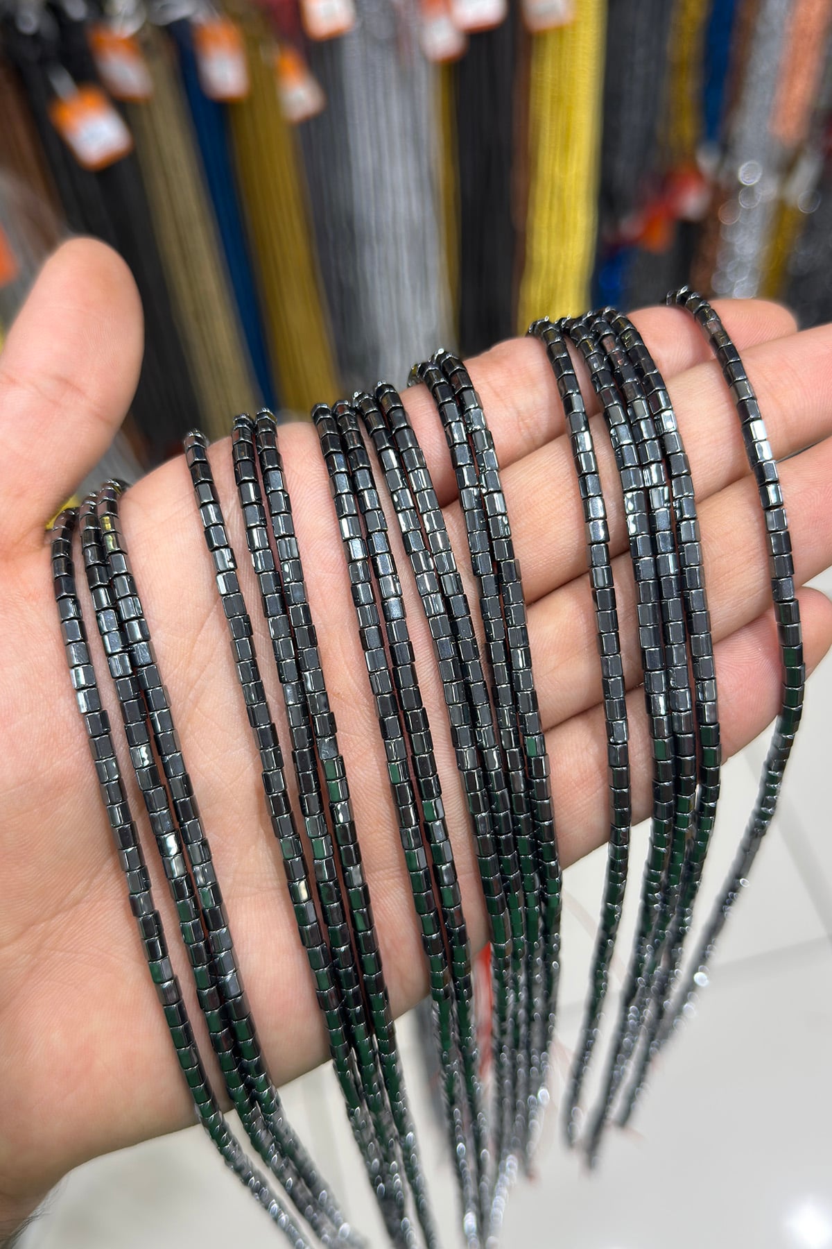 Hematit Taşı Altıgen Kesim Parlak Füme 3x3mm Doğal Taş Dizi